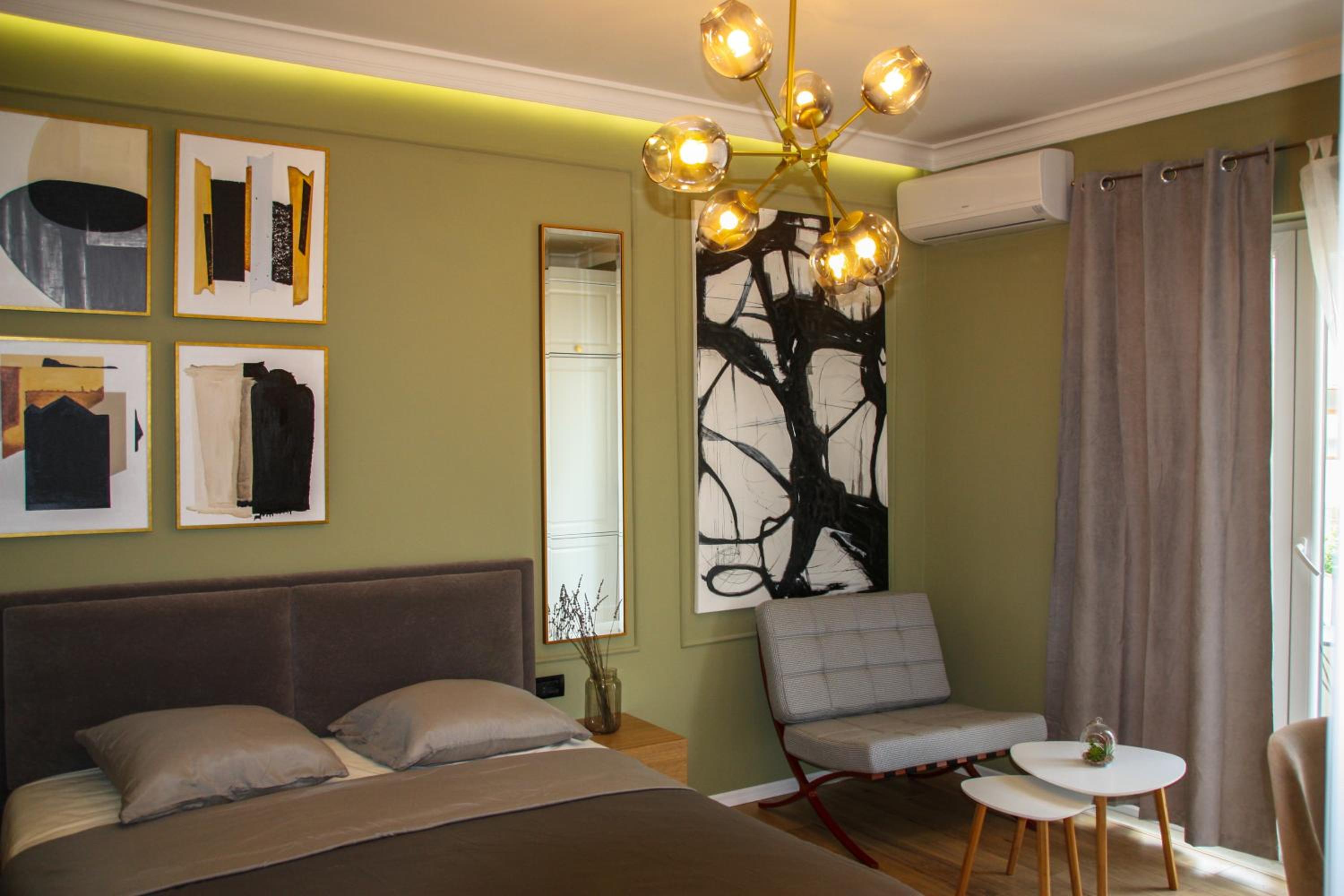 Roza's Studio Tirana Center