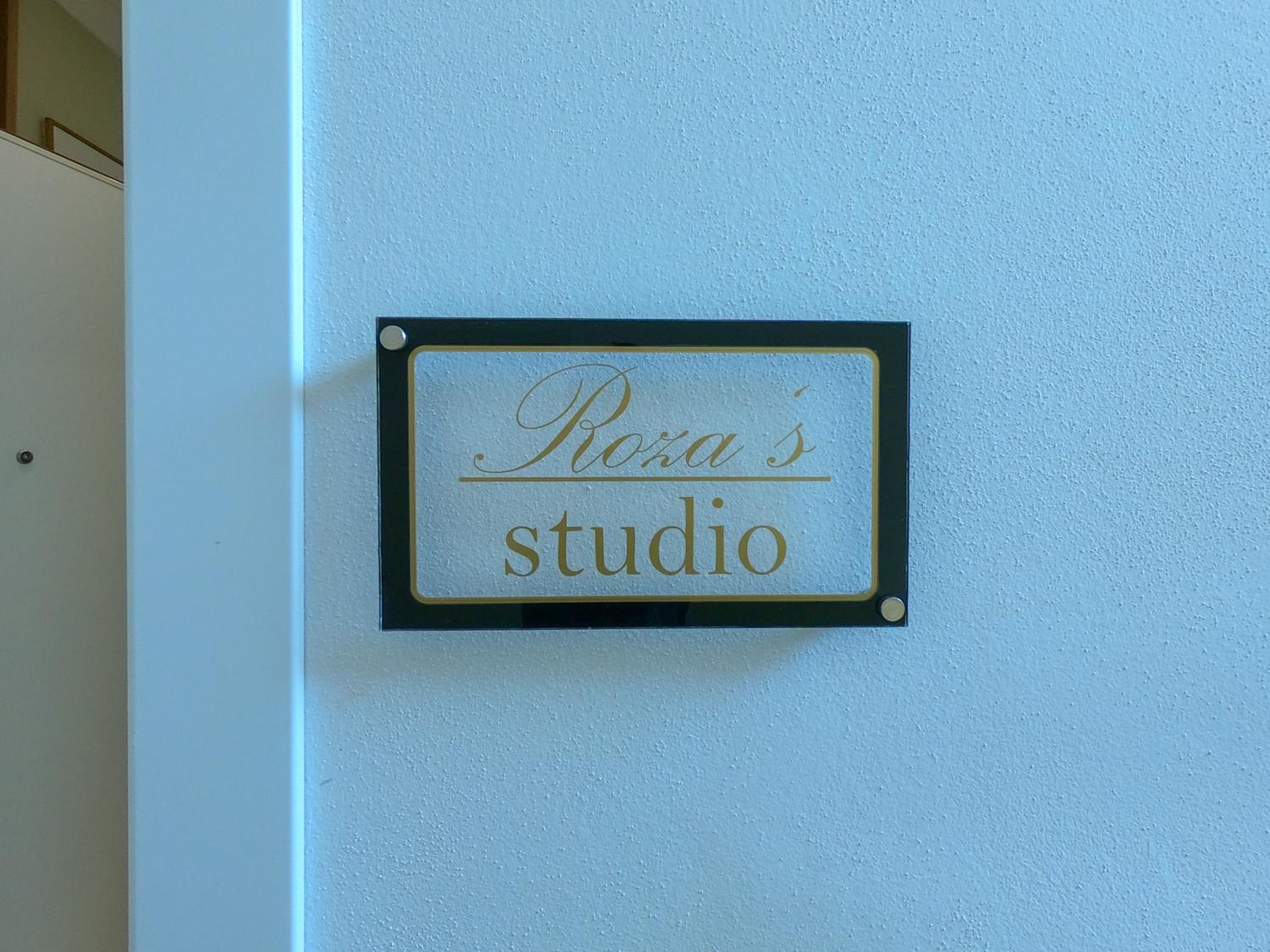 Roza's Studio Tirana Center