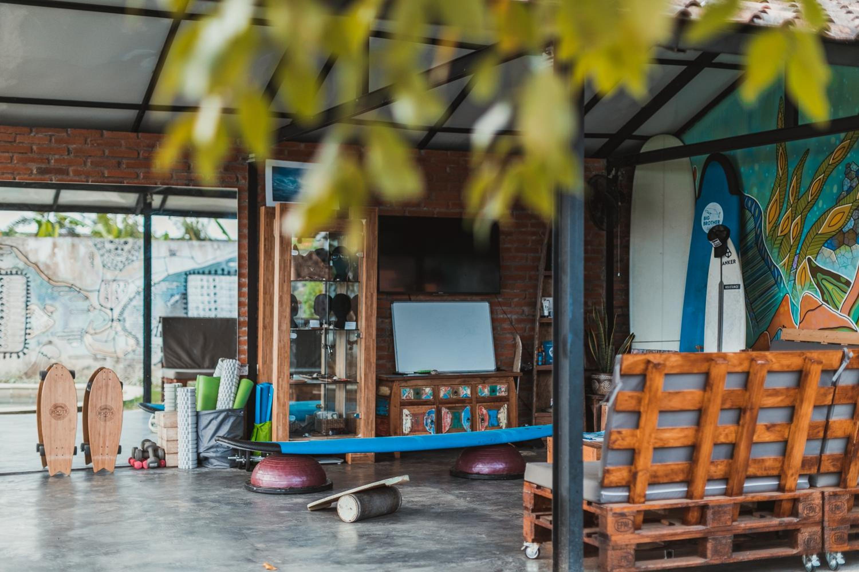 Big Brother Surf Inn