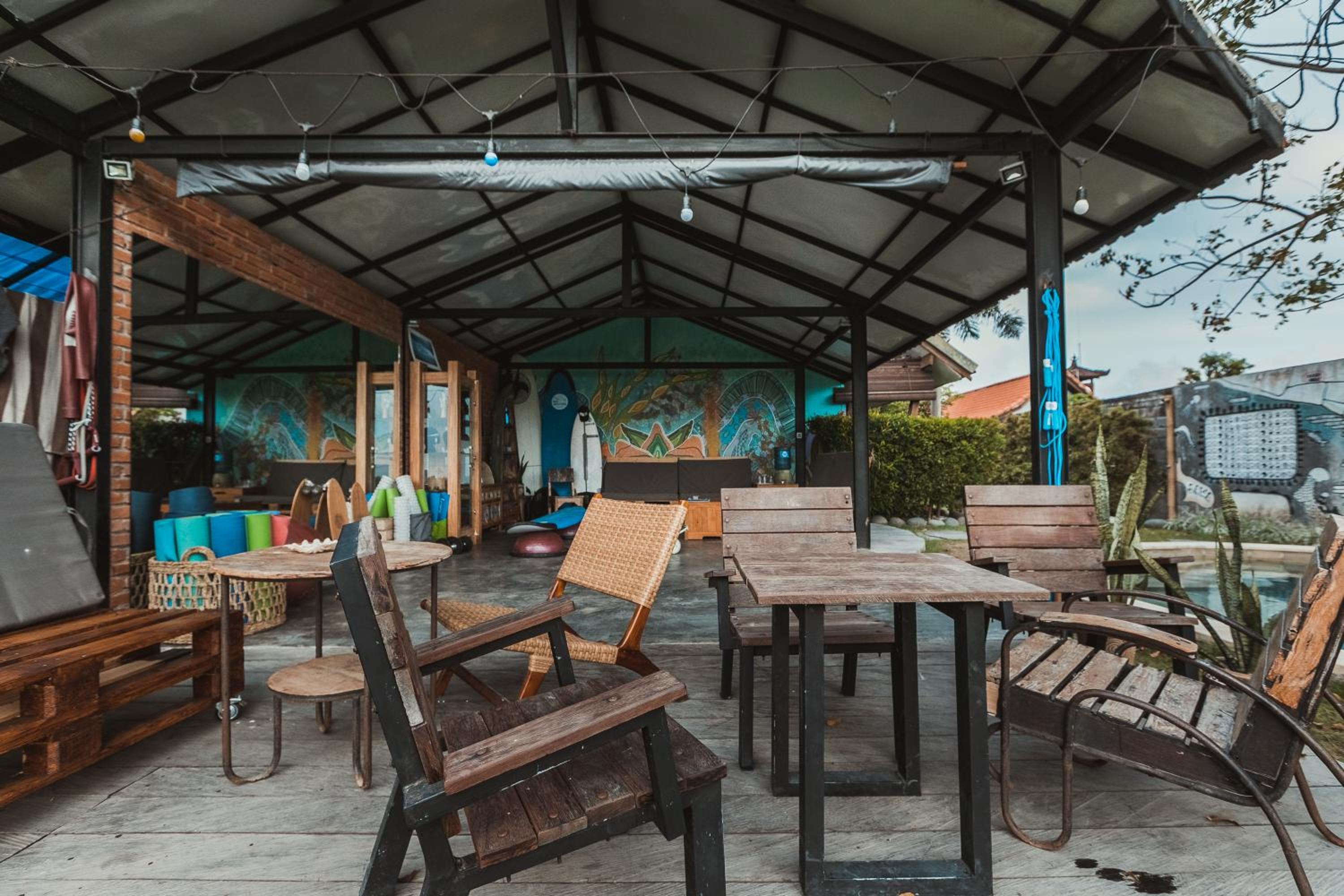 Big Brother Surf Inn