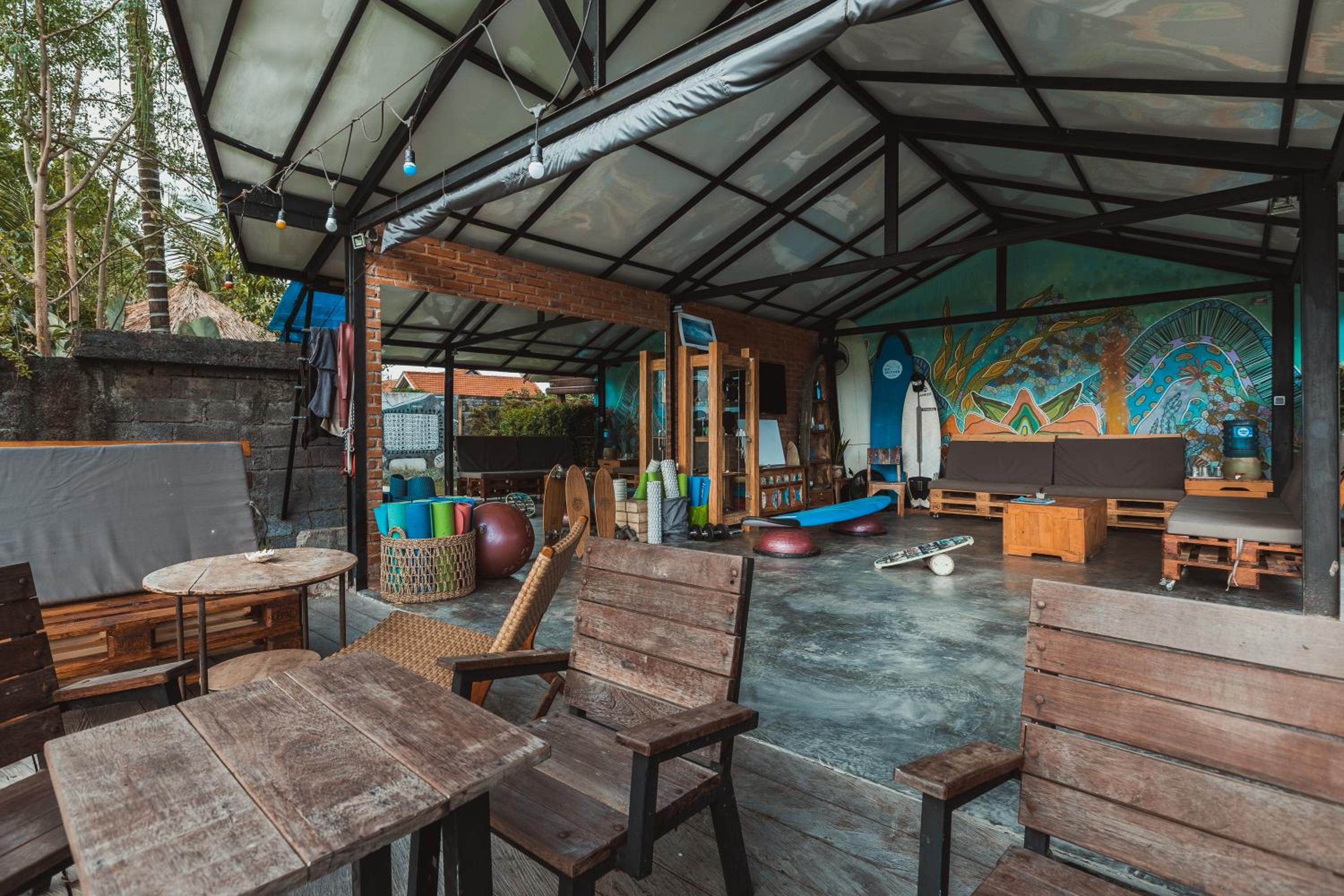 Big Brother Surf Inn