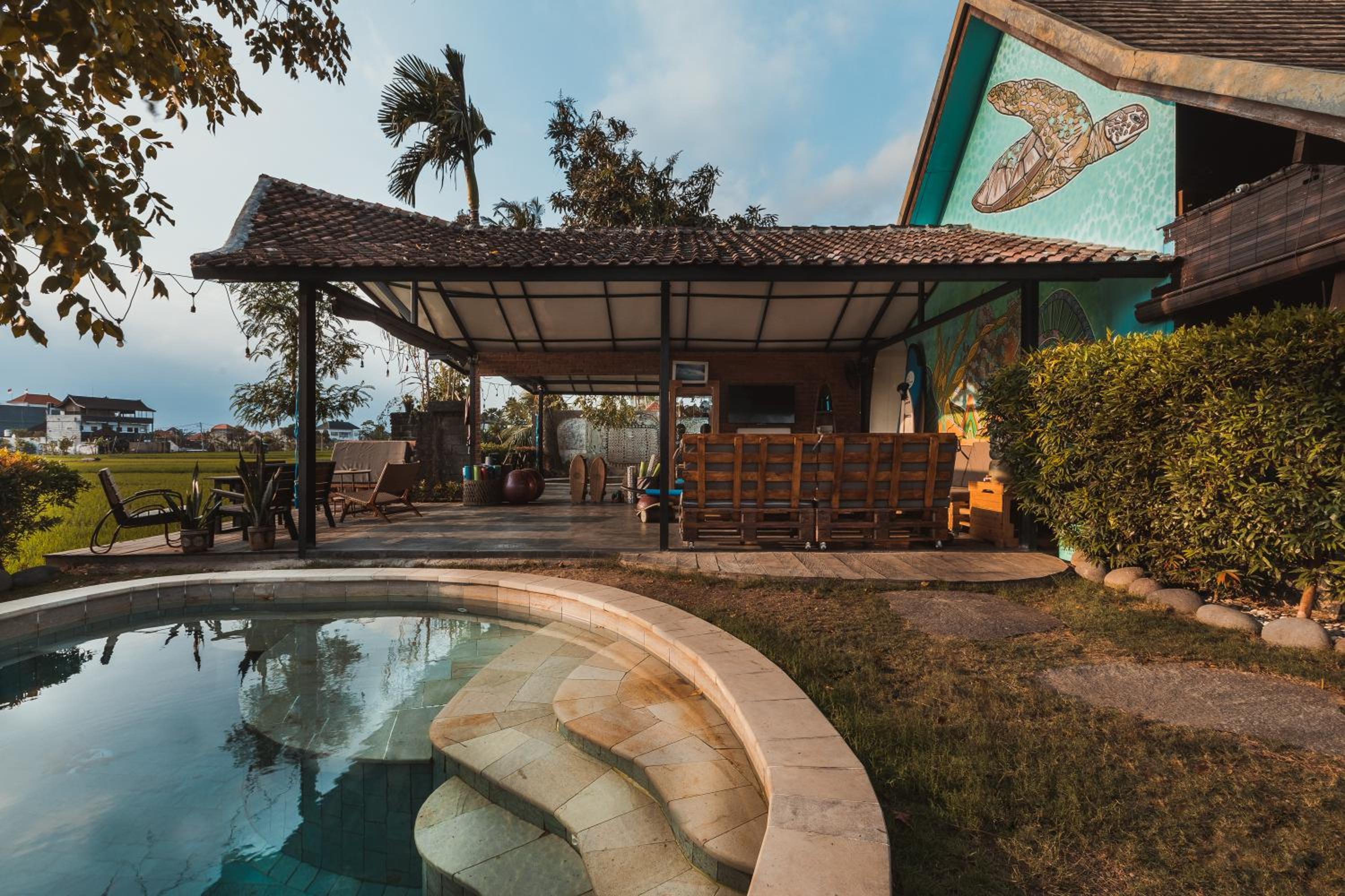 Big Brother Surf Inn