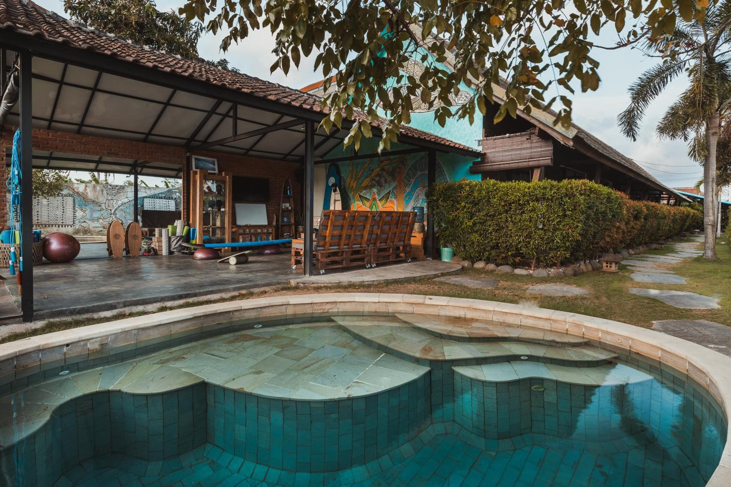 Big Brother Surf Inn