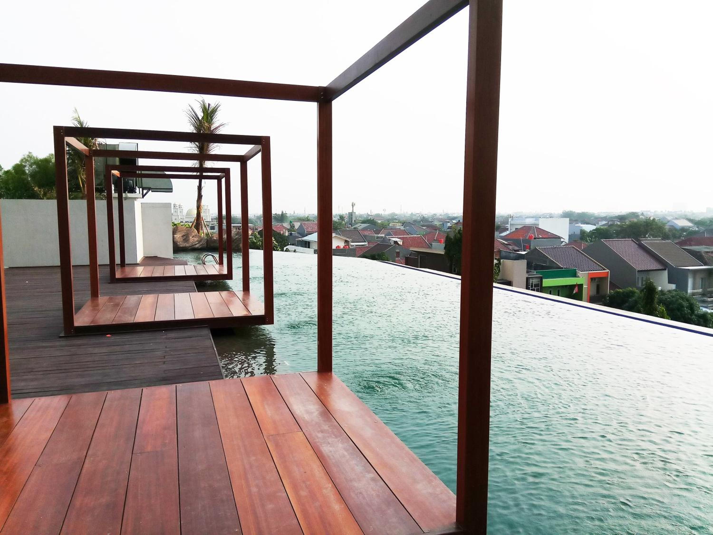 Comfy and Modern 2BR Grand Kamala Lagoon Apartment By Travelio
