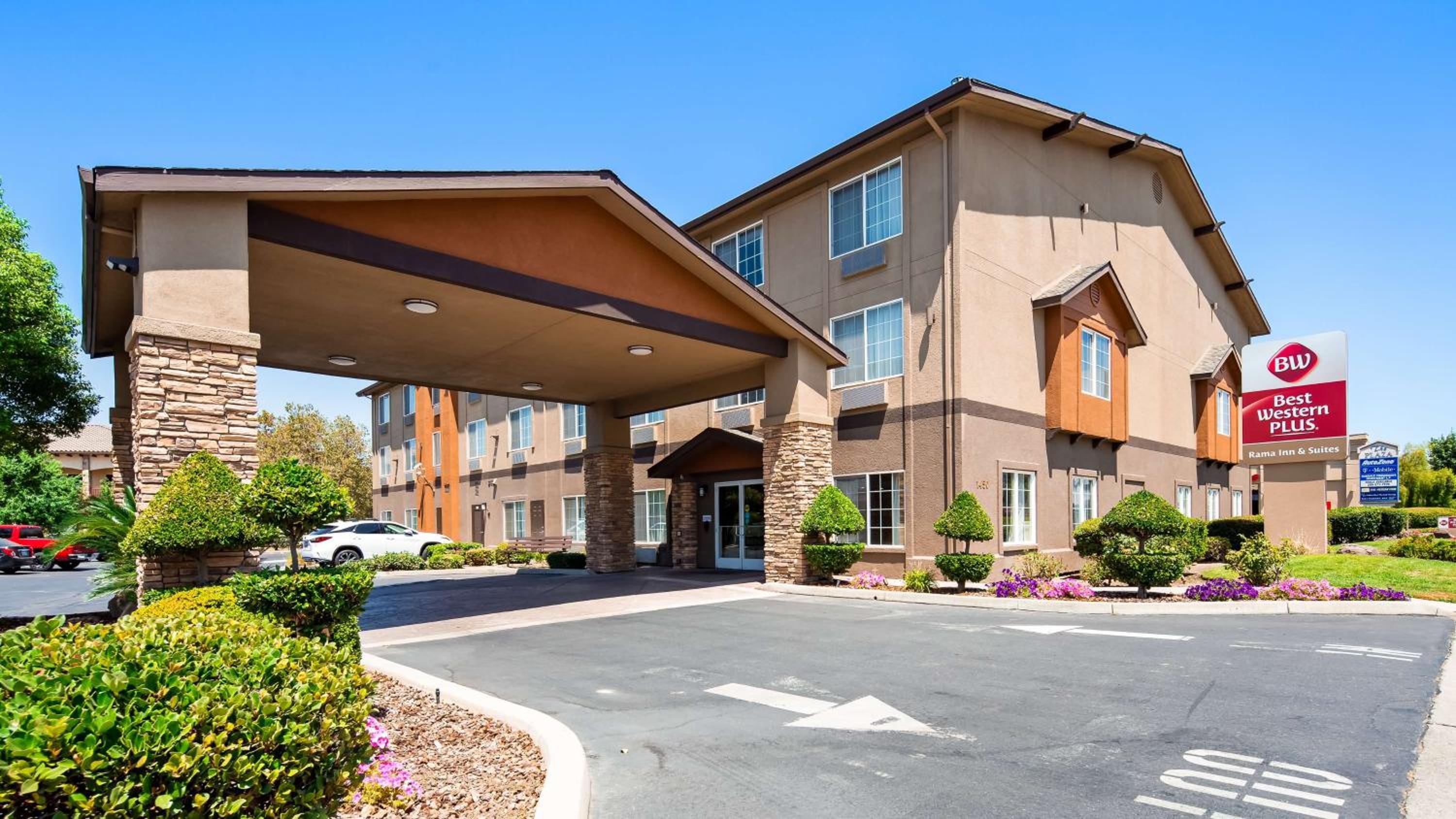 Best Western Plus Rama Inn Suites - Property Image 9