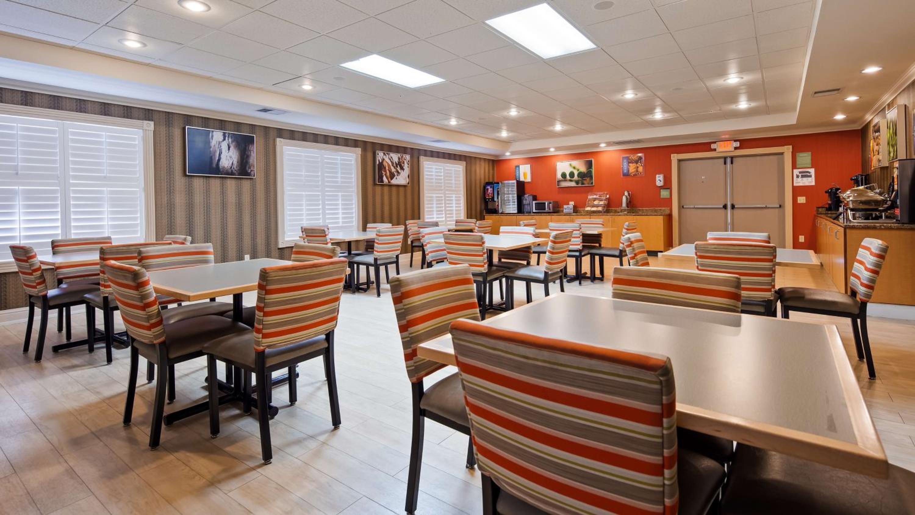 Best Western Plus Rama Inn Suites - Property Image 2