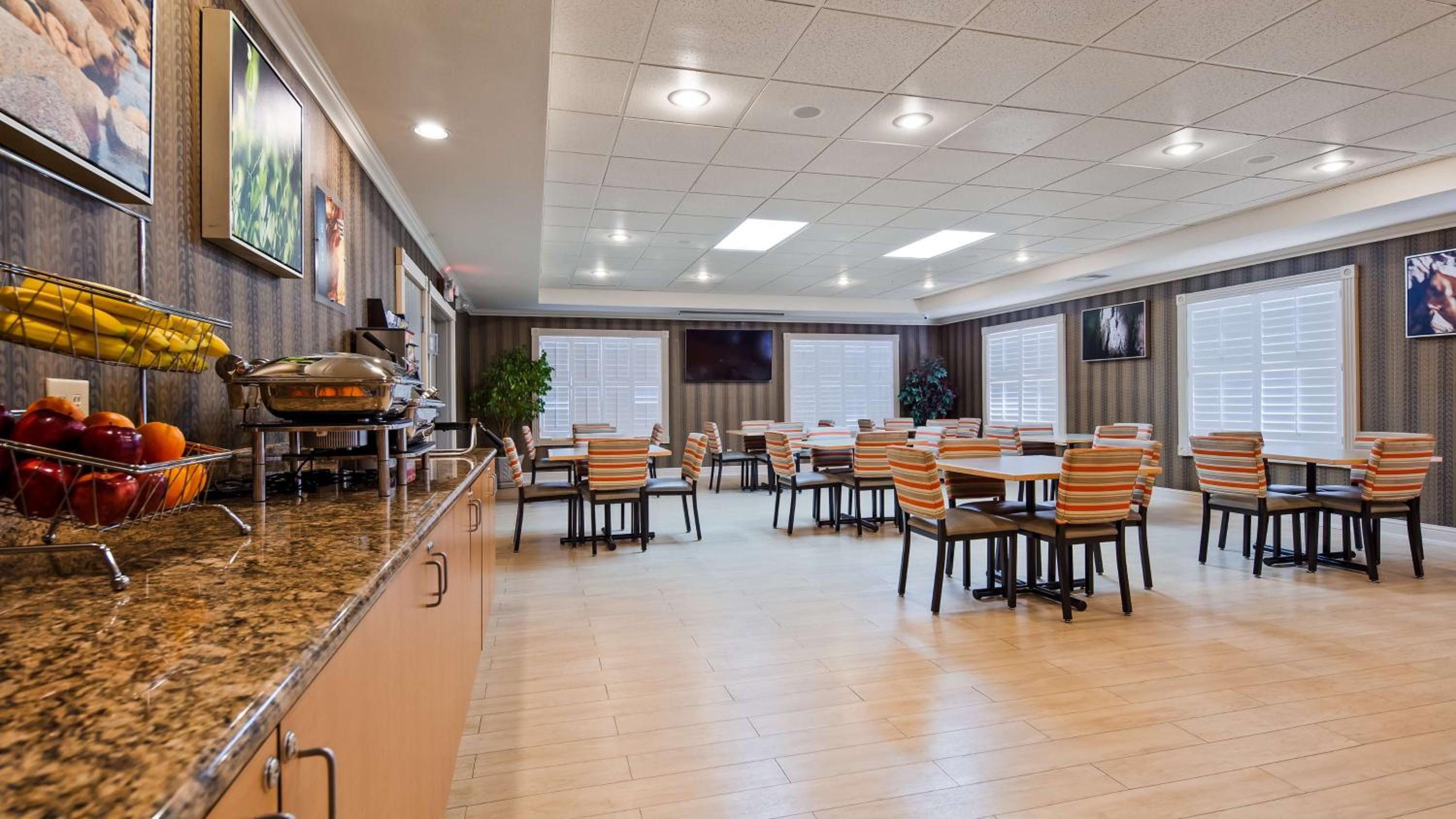 Best Western Plus Rama Inn Suites - Property Image 3