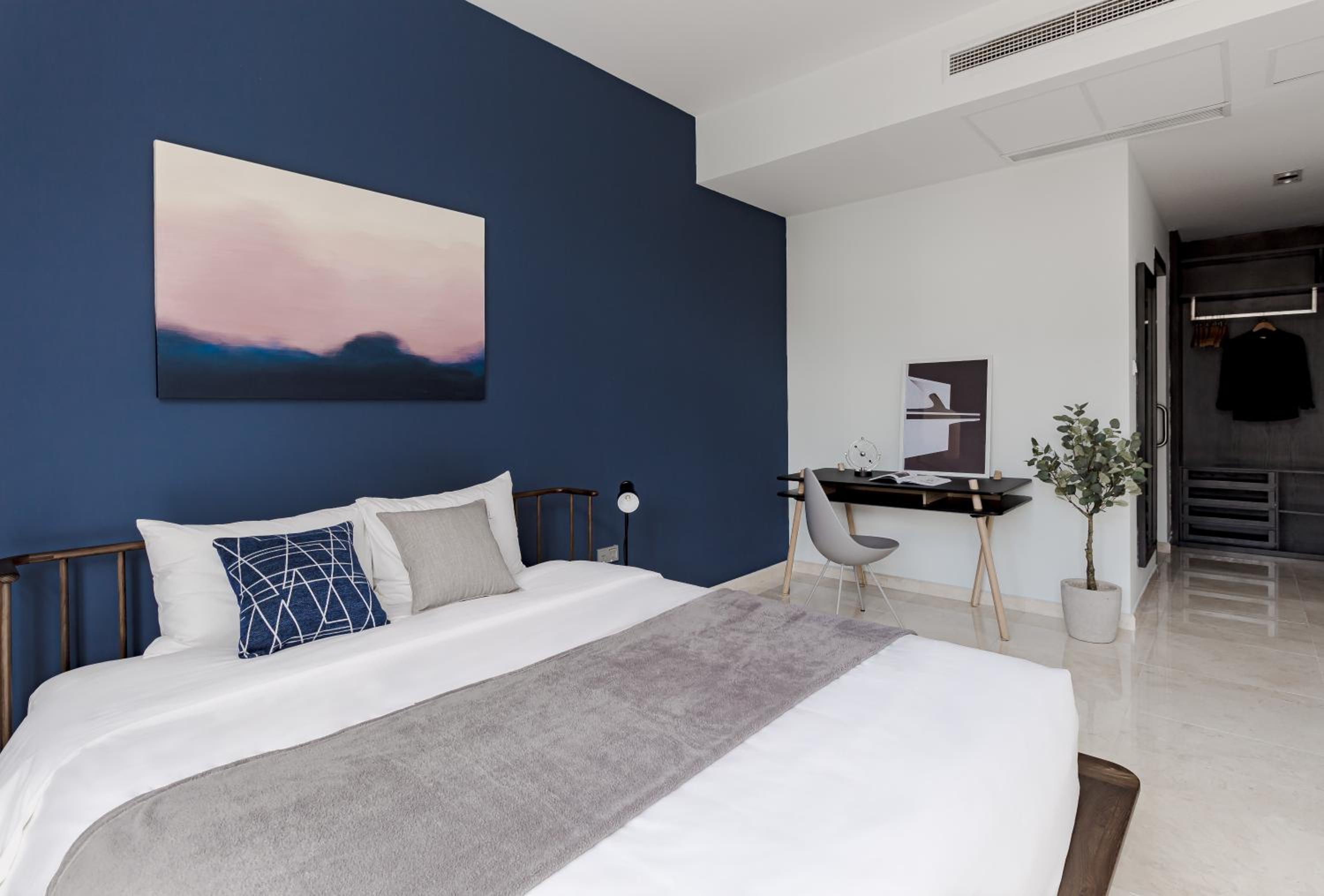 Blue Arch - Luxury Serviced Apartment in Central Saigon