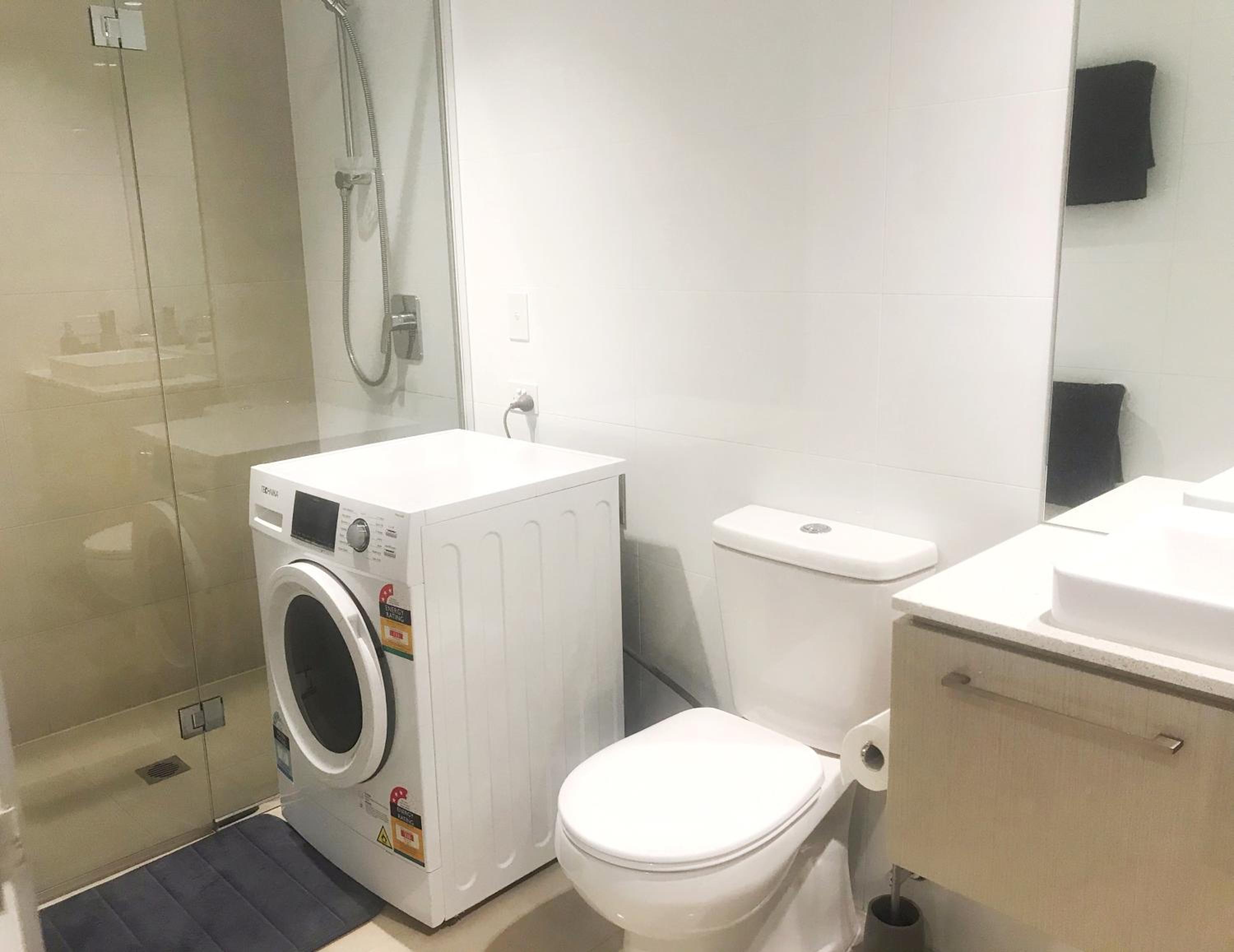 Large 2B2B Near Southern Cross FreeParking GYM POOL