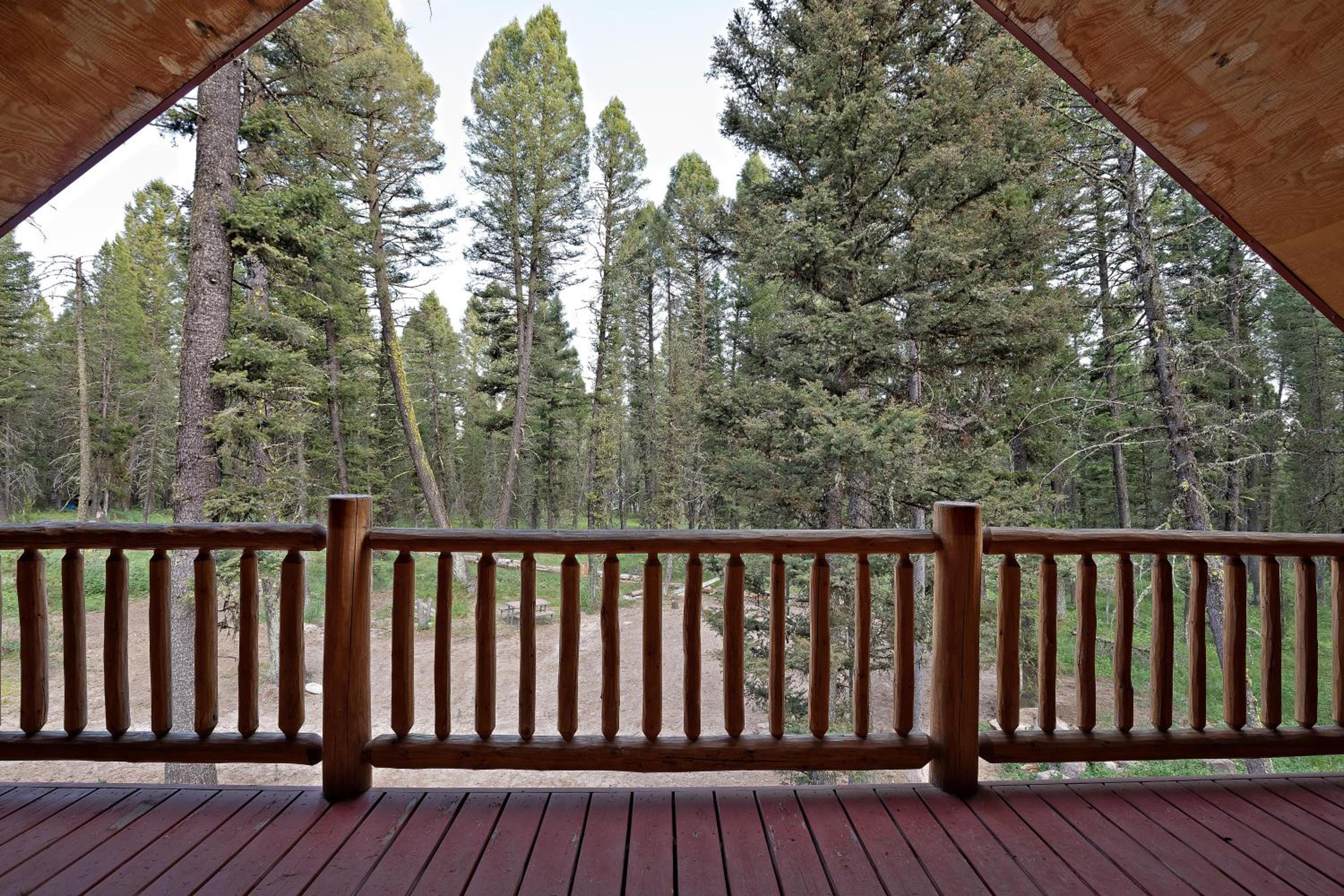 Lodgepole Lookout by KABINO Hot Tub Garage Foosball Fire Pit Theater Room U-Shaped Driveway