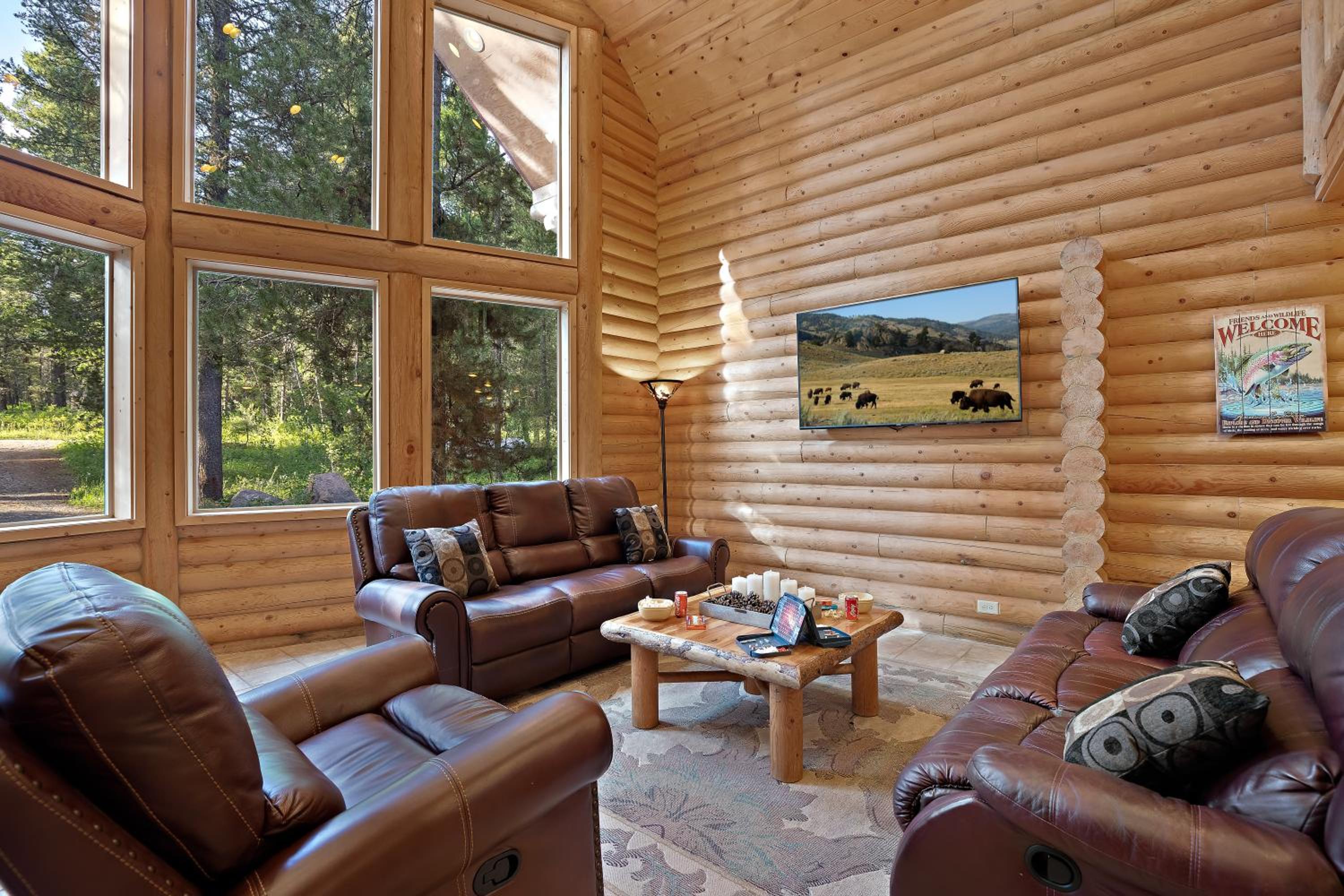 Lodgepole Lookout by KABINO Hot Tub Garage Foosball Fire Pit Theater Room U-Shaped Driveway