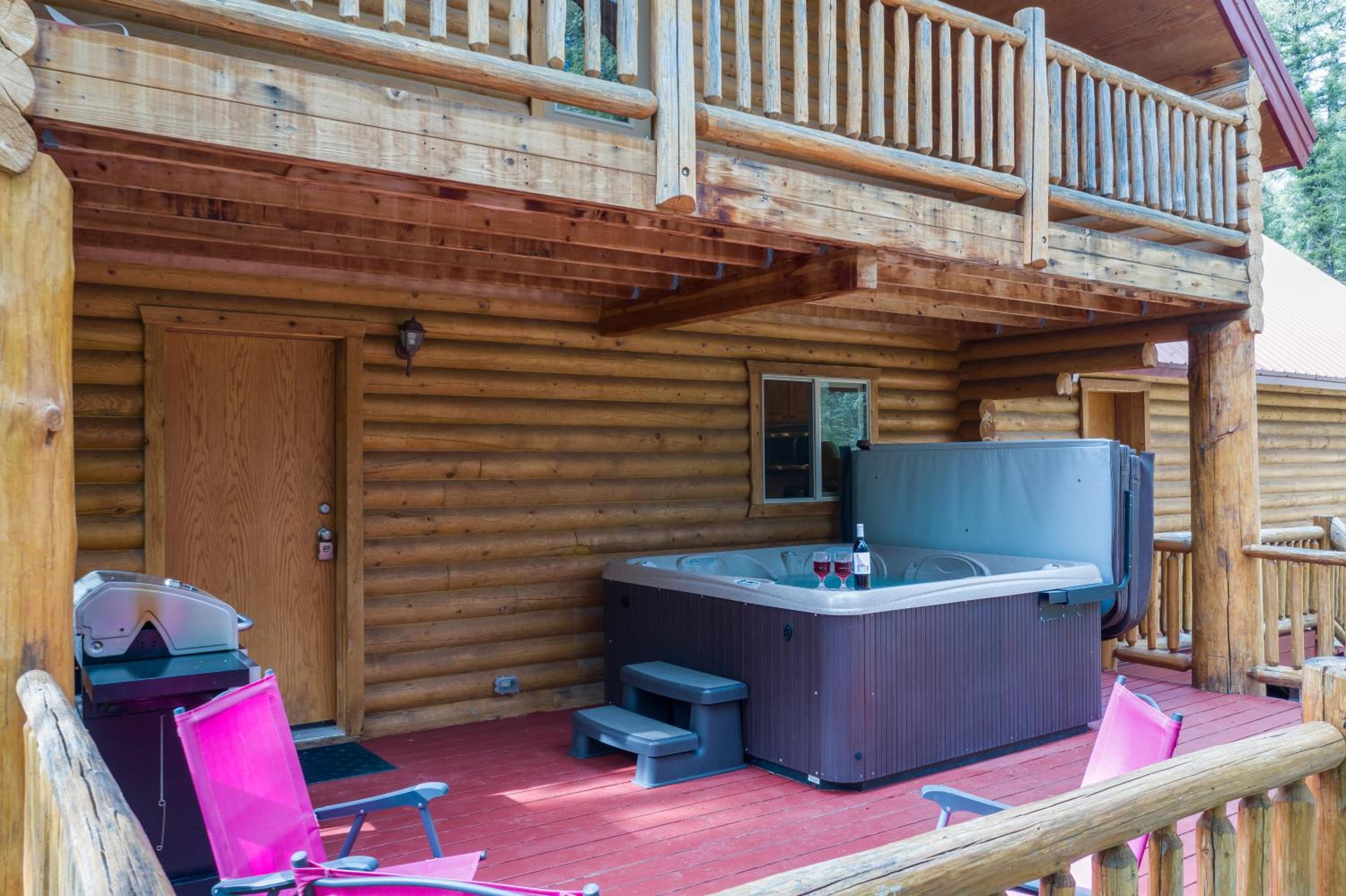 Lodgepole Lookout by KABINO Hot Tub Garage Foosball Fire Pit Theater Room U-Shaped Driveway