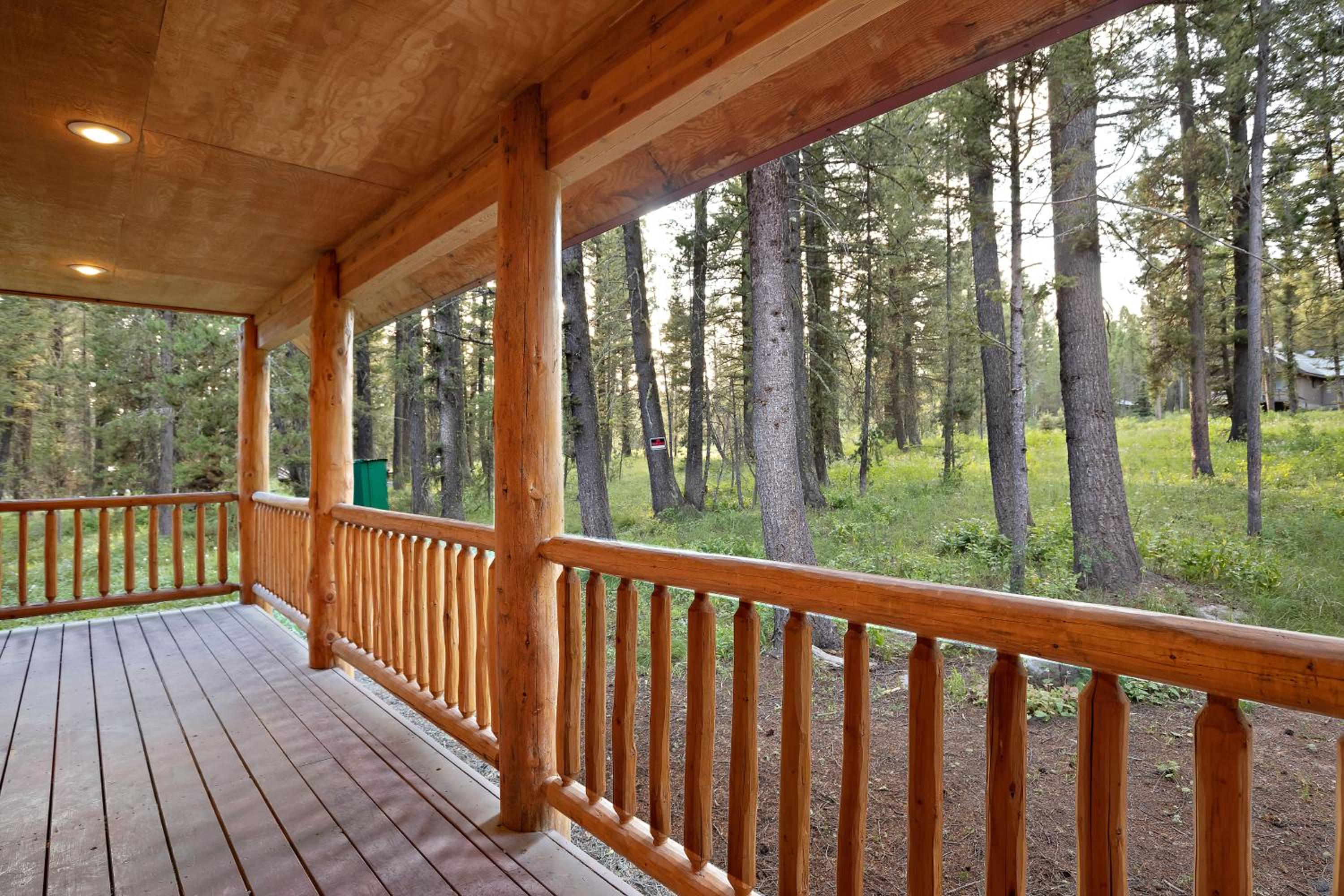 Lodgepole Lookout by KABINO Hot Tub Garage Foosball Fire Pit Theater Room U-Shaped Driveway
