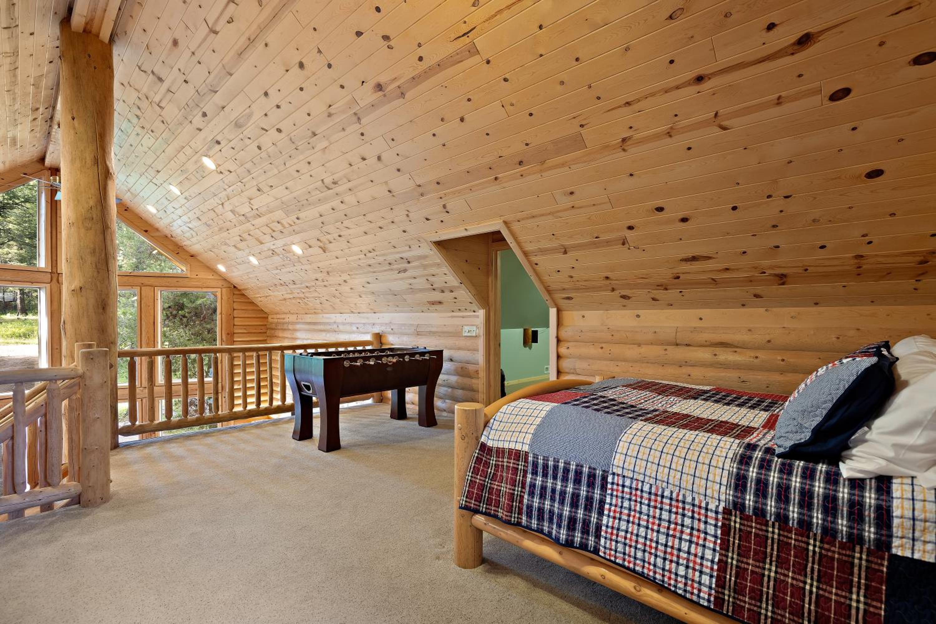 Lodgepole Lookout by KABINO Hot Tub Garage Foosball Fire Pit Theater Room U-Shaped Driveway