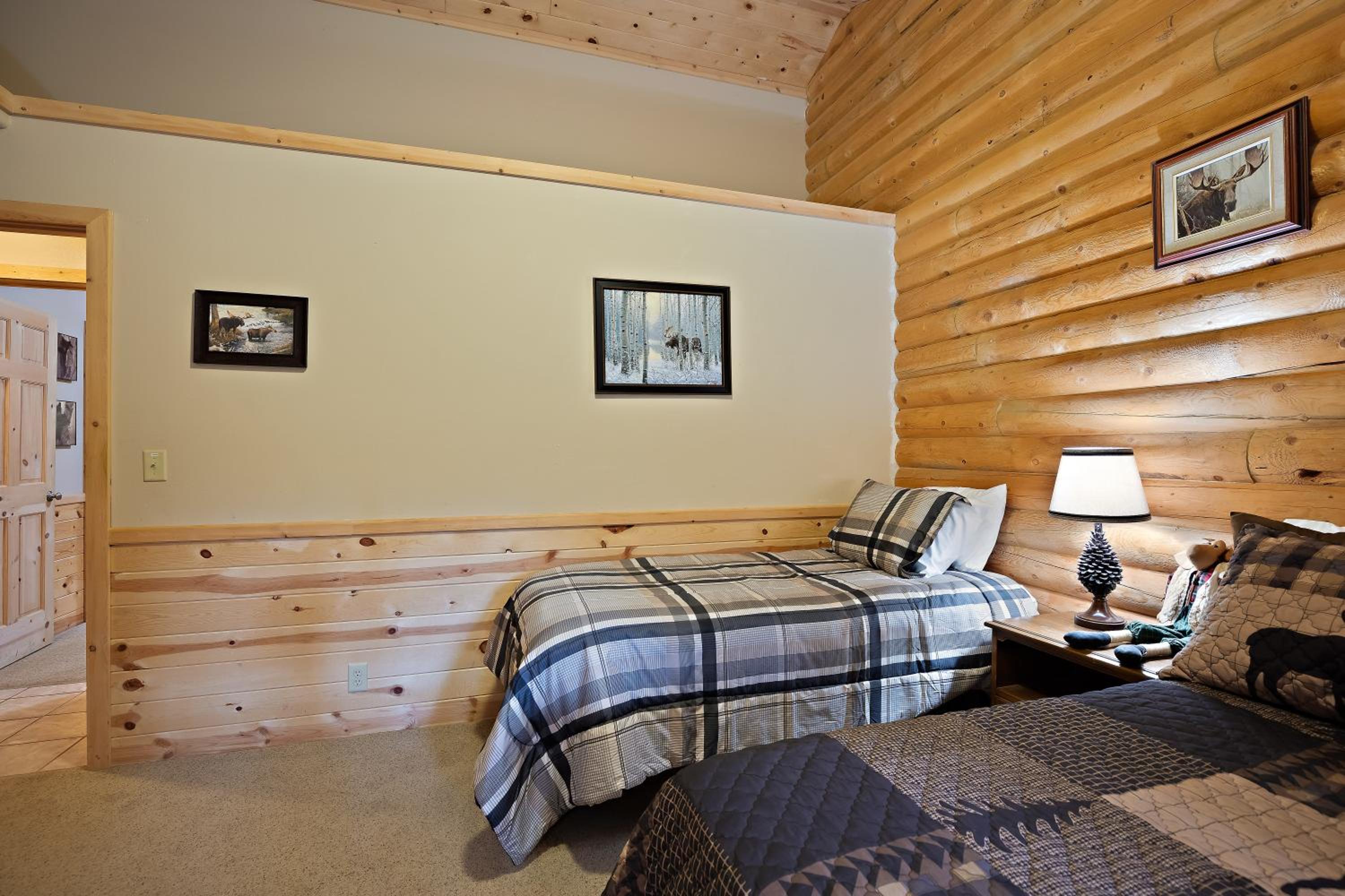 Lodgepole Lookout by KABINO Hot Tub Garage Foosball Fire Pit Theater Room U-Shaped Driveway