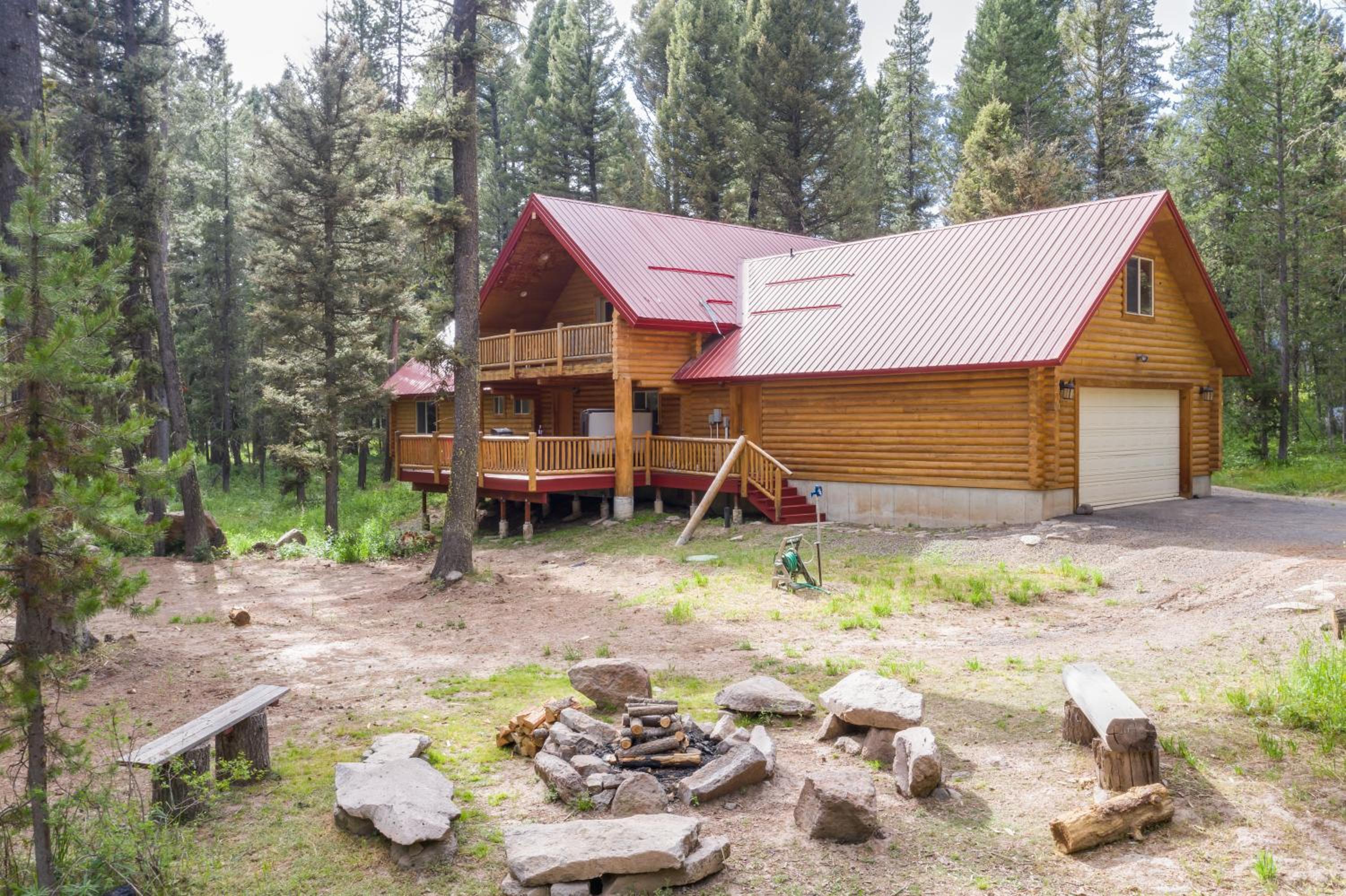 Lodgepole Lookout by KABINO Hot Tub Garage Foosball Fire Pit Theater Room U-Shaped Driveway