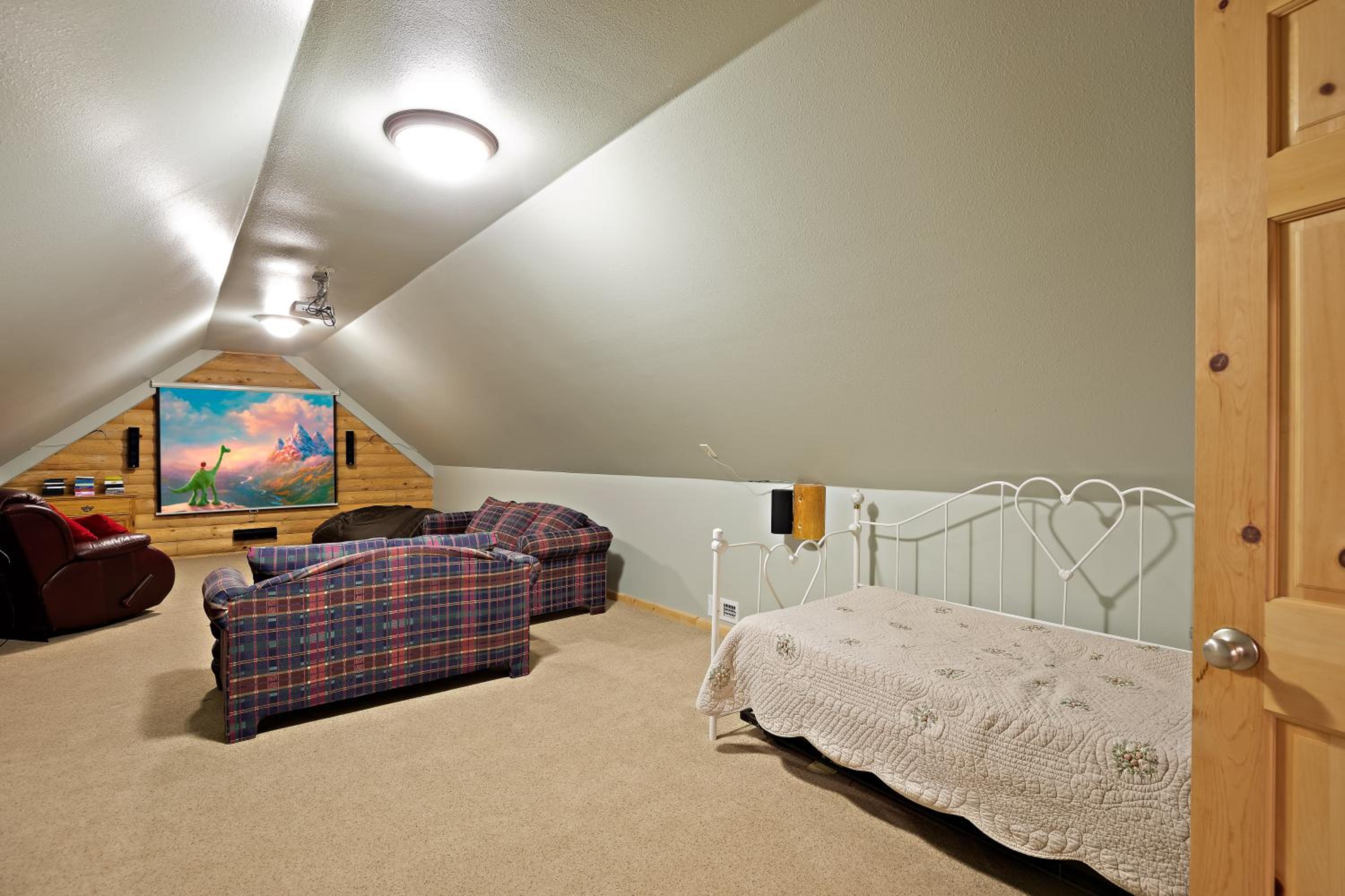 Lodgepole Lookout by KABINO Hot Tub Garage Foosball Fire Pit Theater Room U-Shaped Driveway