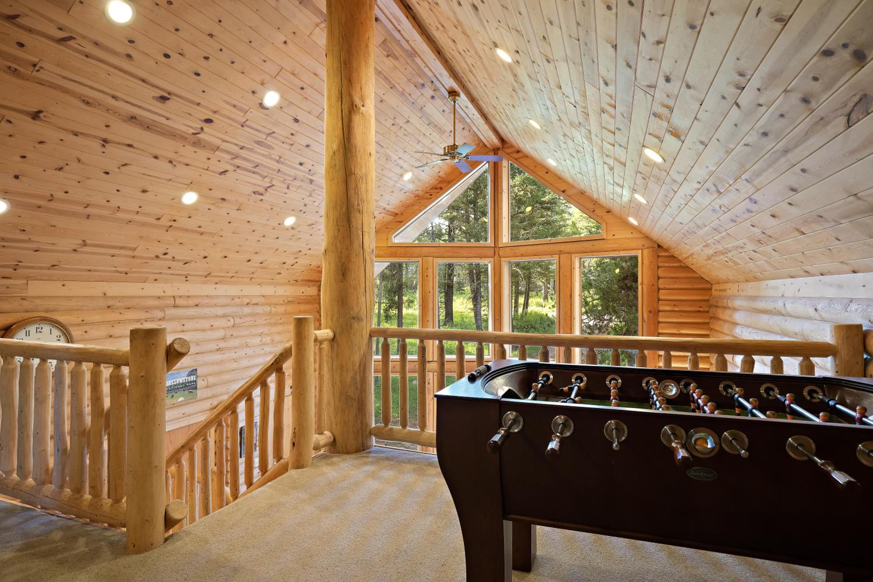Lodgepole Lookout by KABINO Hot Tub Garage Foosball Fire Pit Theater Room U-Shaped Driveway