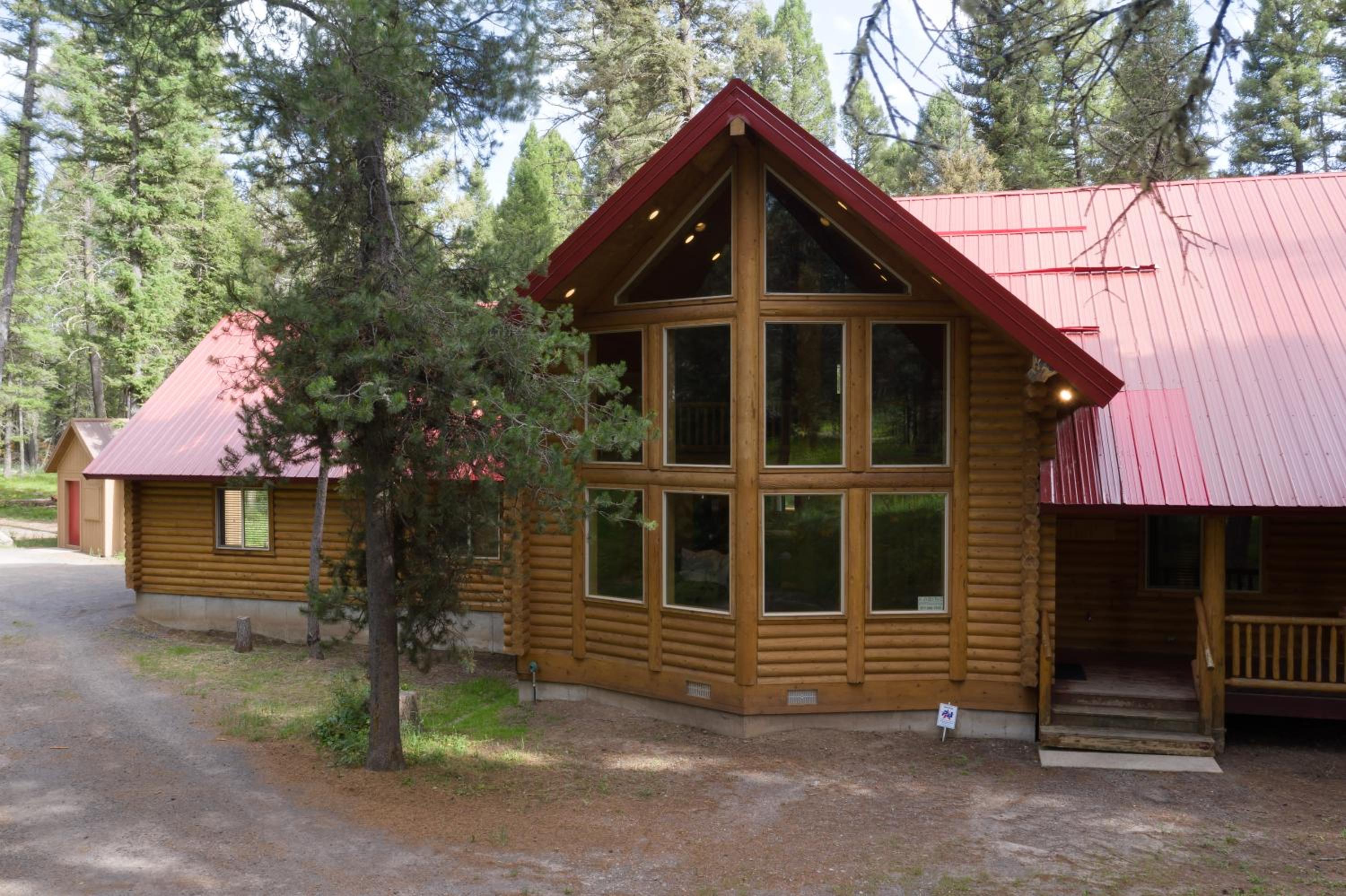 Lodgepole Lookout by KABINO Hot Tub Garage Foosball Fire Pit Theater Room U-Shaped Driveway