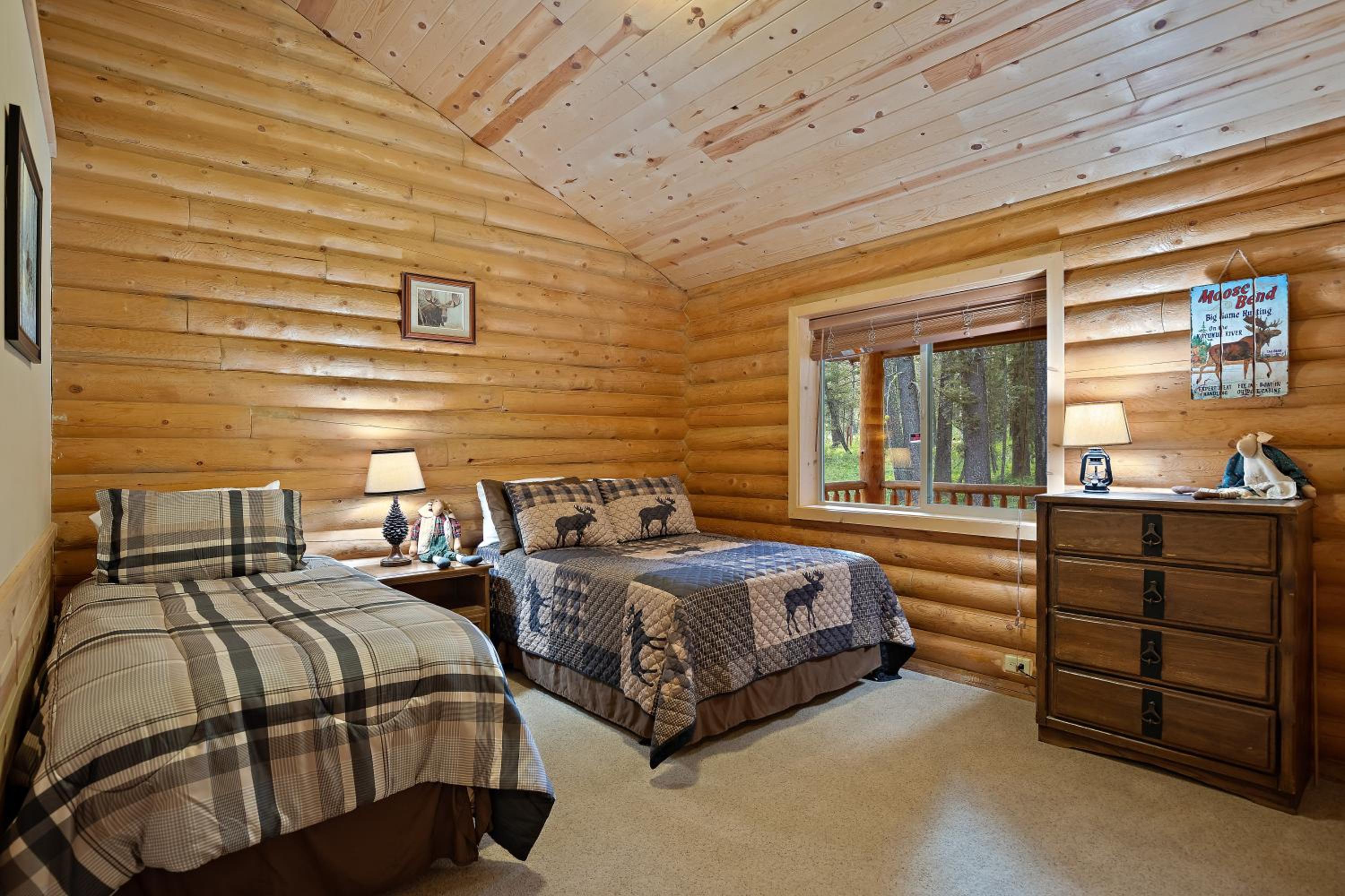 Lodgepole Lookout by KABINO Hot Tub Garage Foosball Fire Pit Theater Room U-Shaped Driveway