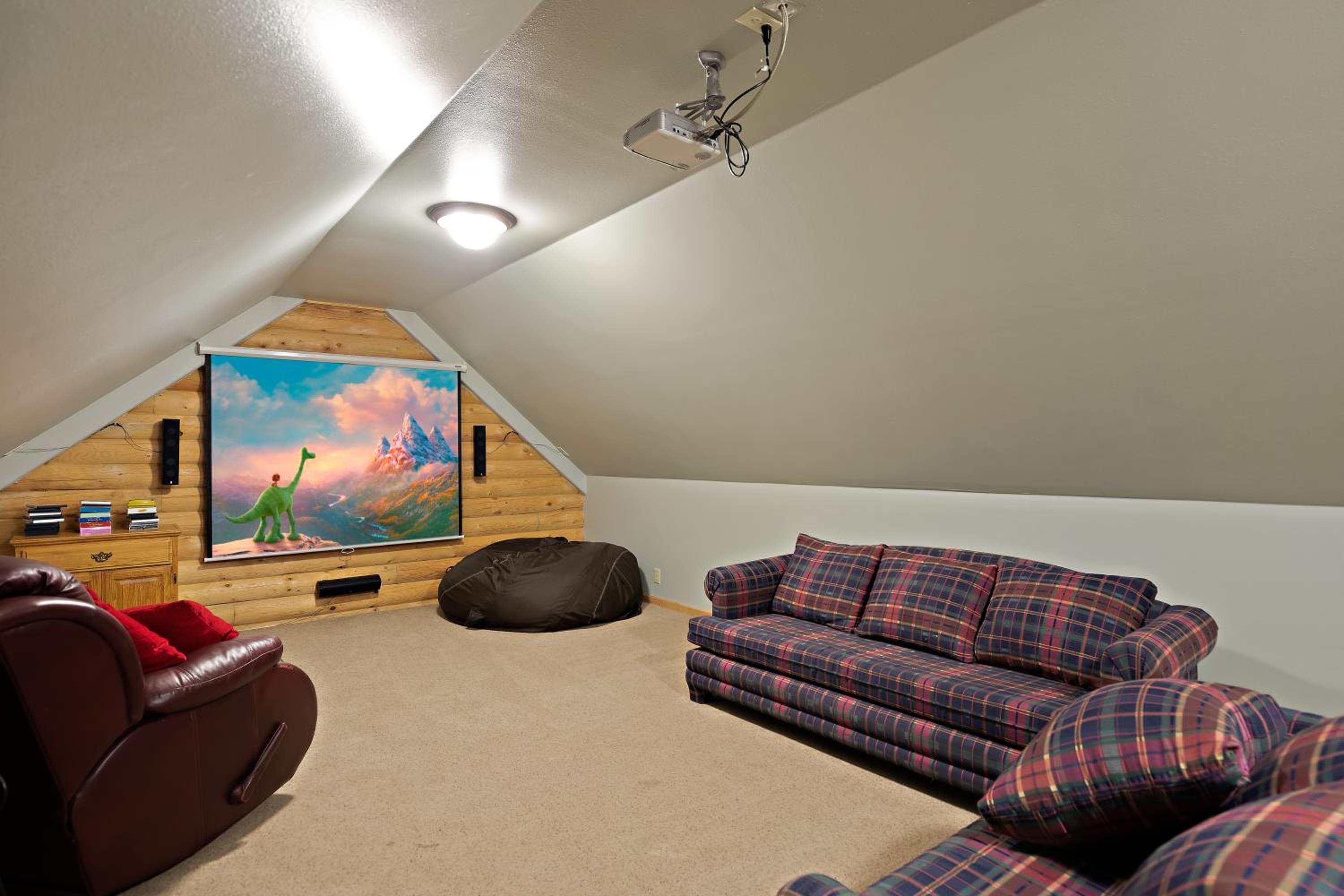 Lodgepole Lookout by KABINO Hot Tub Garage Foosball Fire Pit Theater Room U-Shaped Driveway