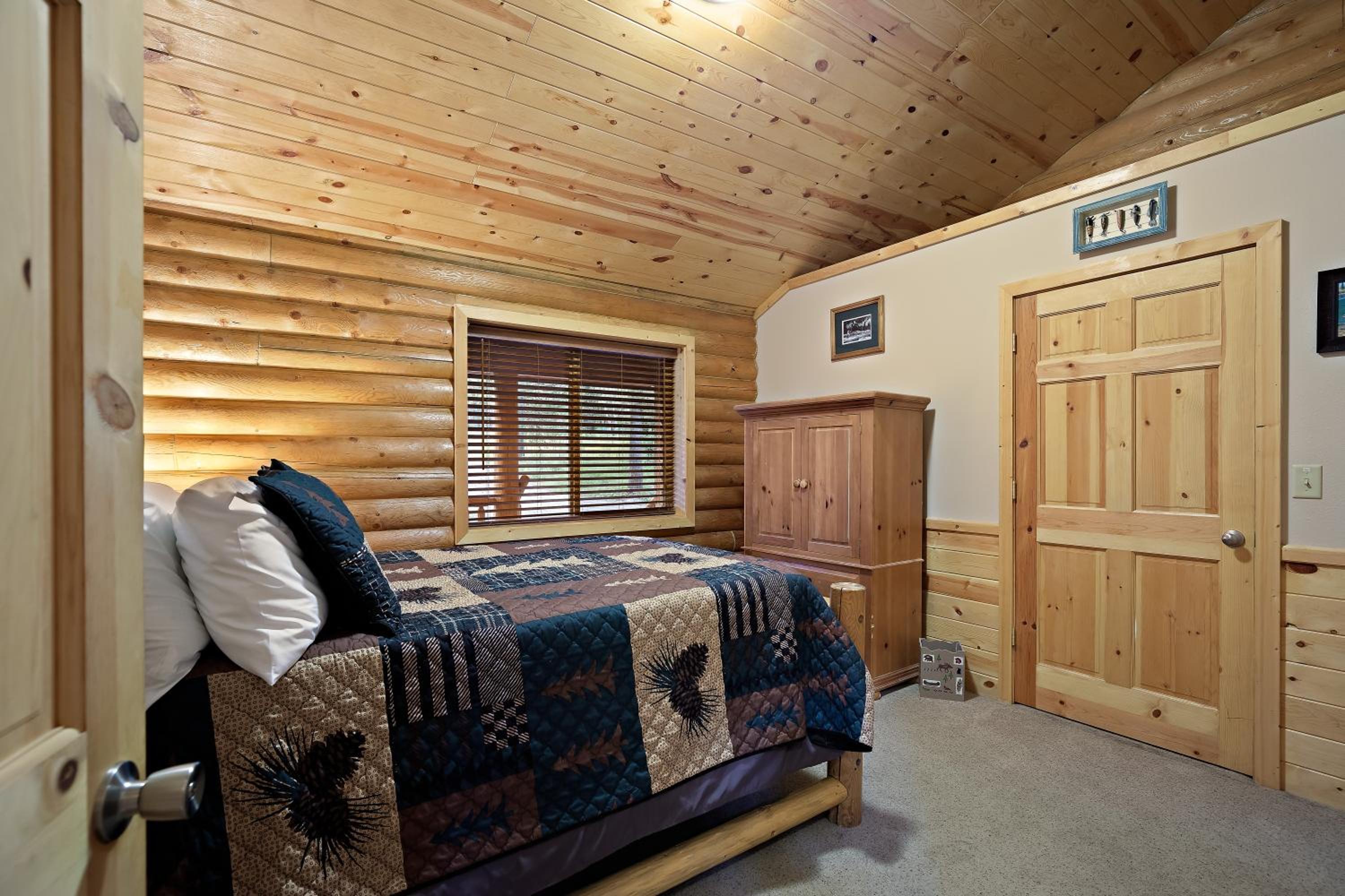 Lodgepole Lookout by KABINO Hot Tub Garage Foosball Fire Pit Theater Room U-Shaped Driveway