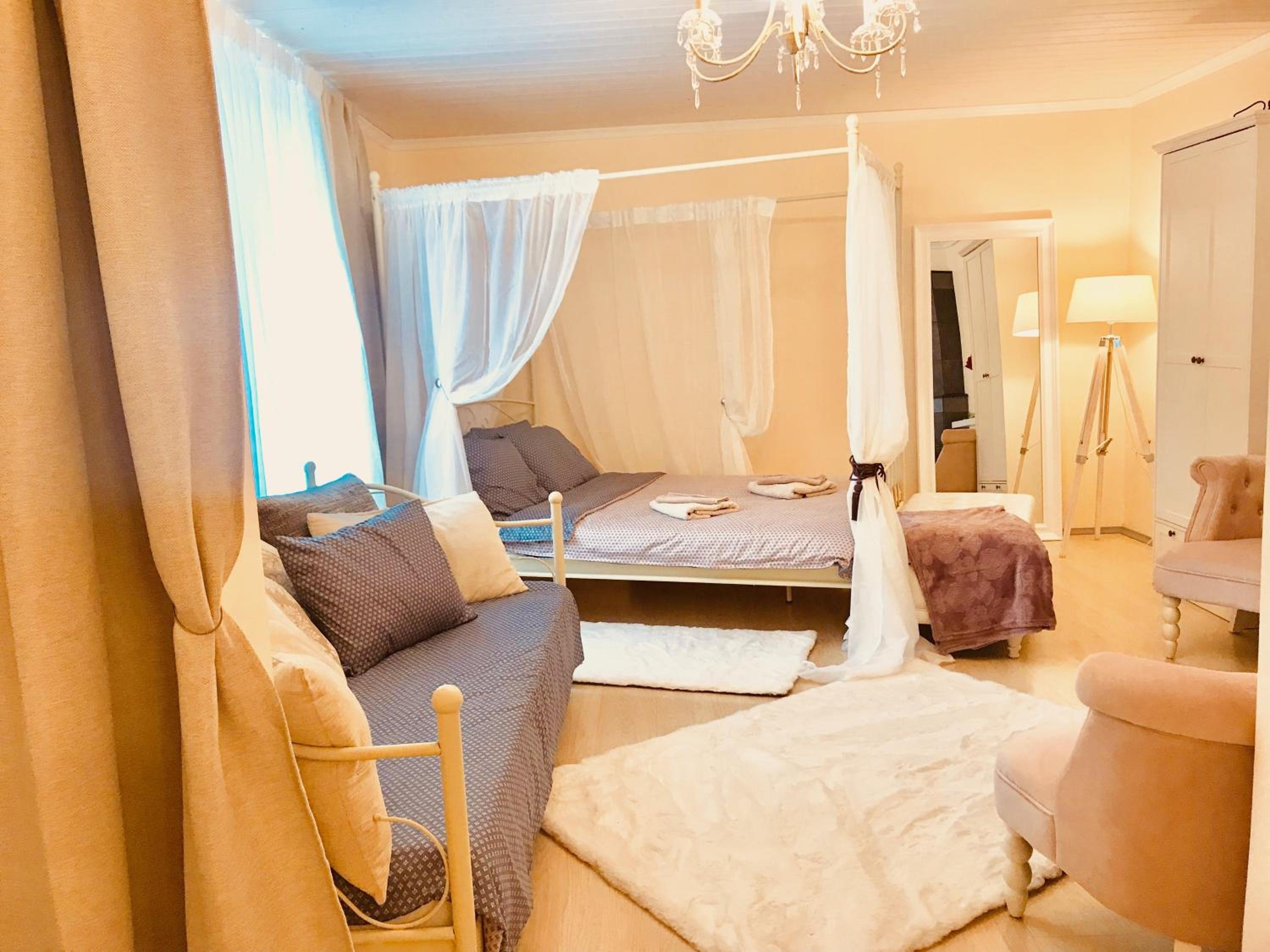 Cozy city studio apartment free parking