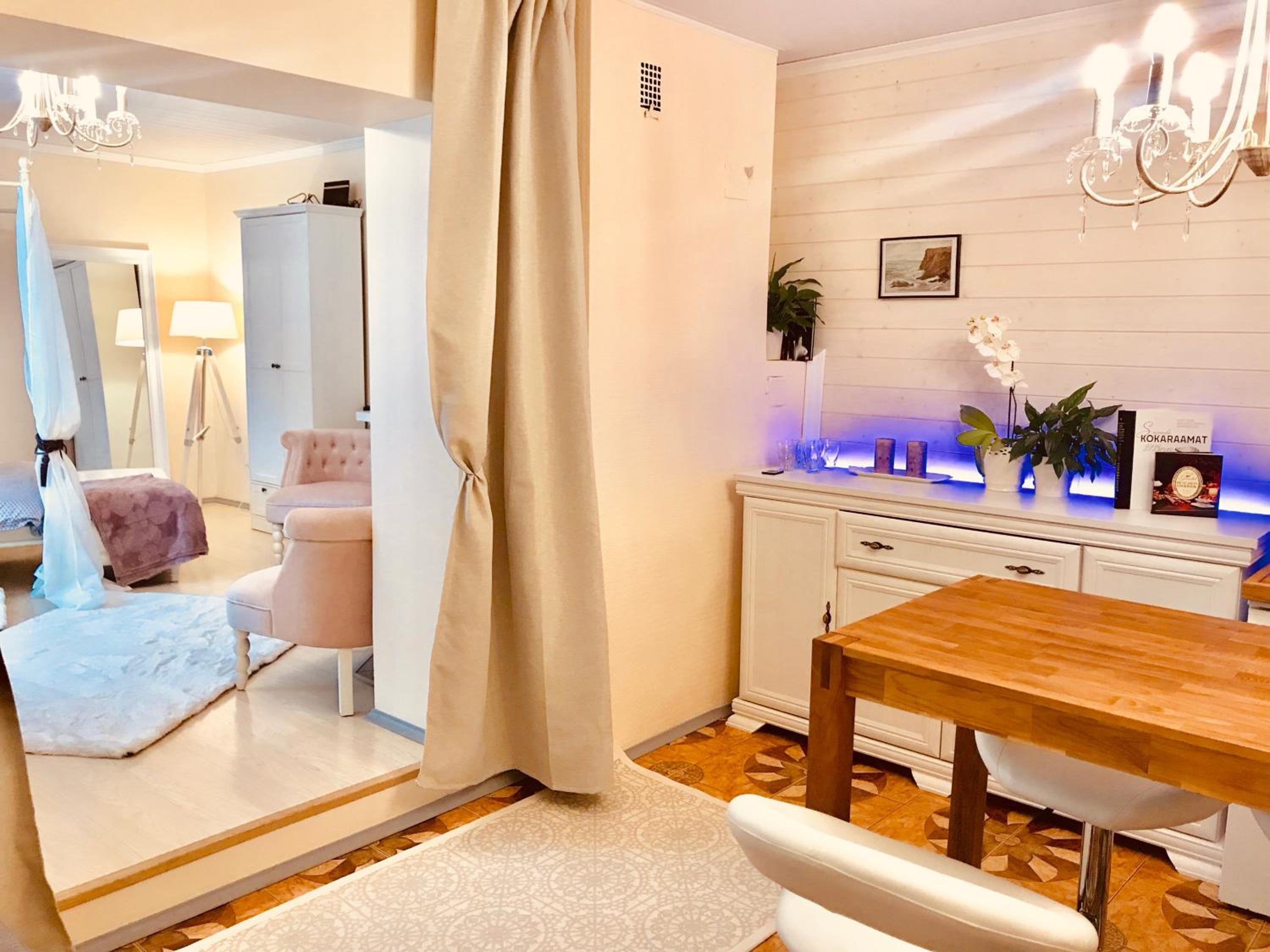 Cozy city studio apartment free parking