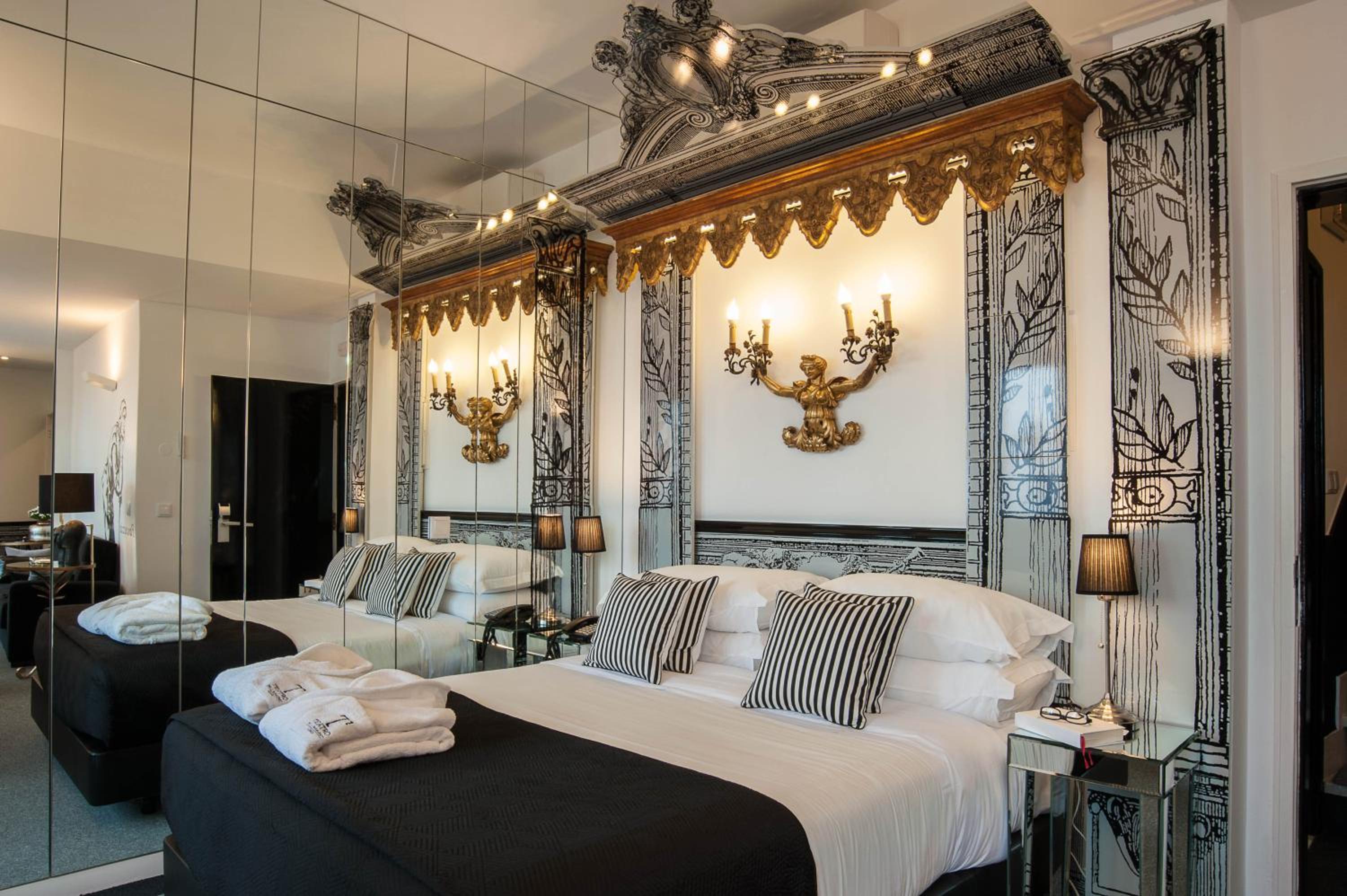 Teatro Boutique Rooms & Suites