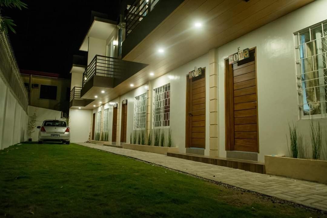 Mailz Haven-E Beautiful 3BR Modern Aprt Near SM view 3