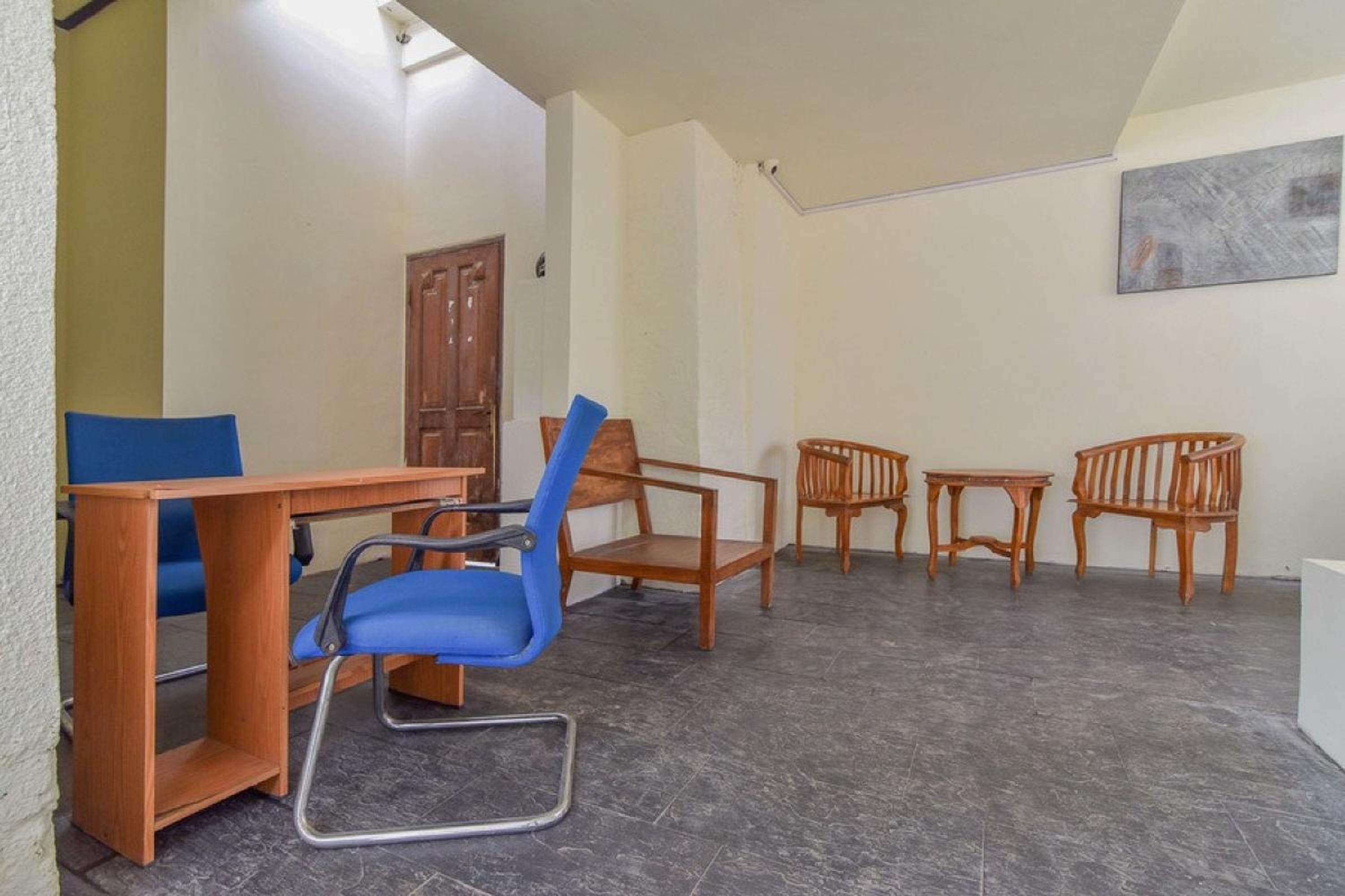 RedDoorz Plus near Seminyak Square