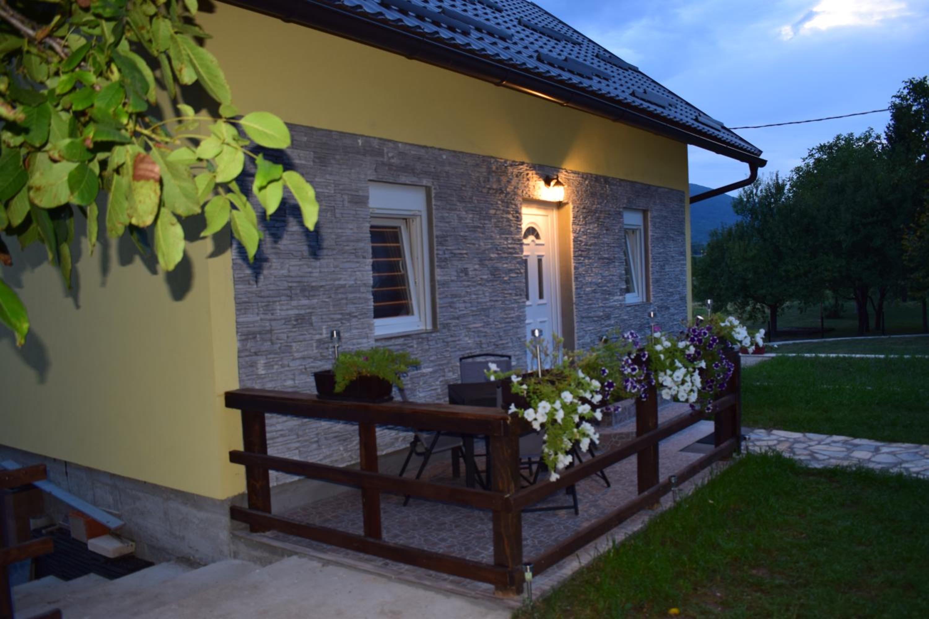 Photo 8