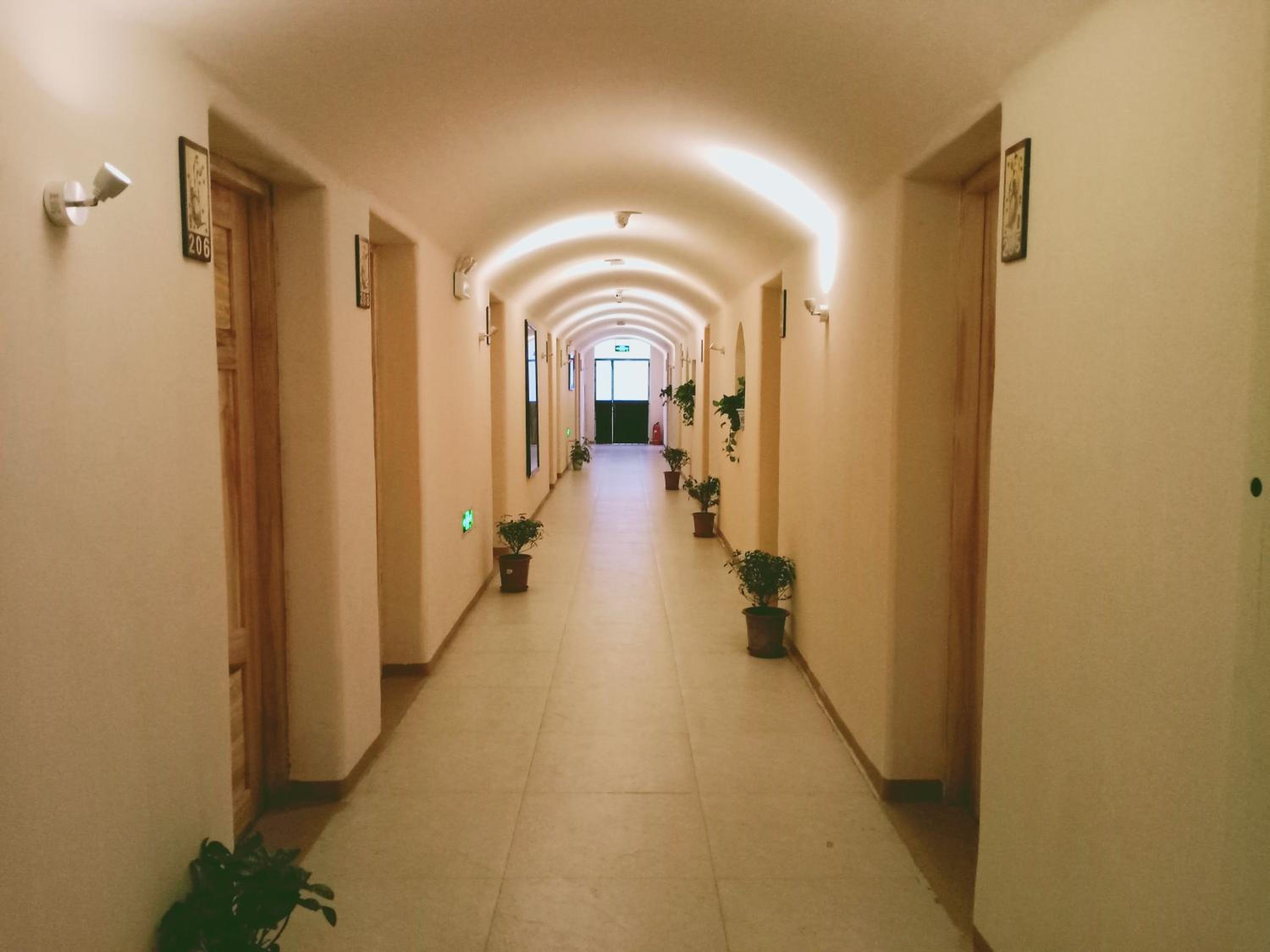 Right Here Hotel (Dunhuang International Youth Hostel)