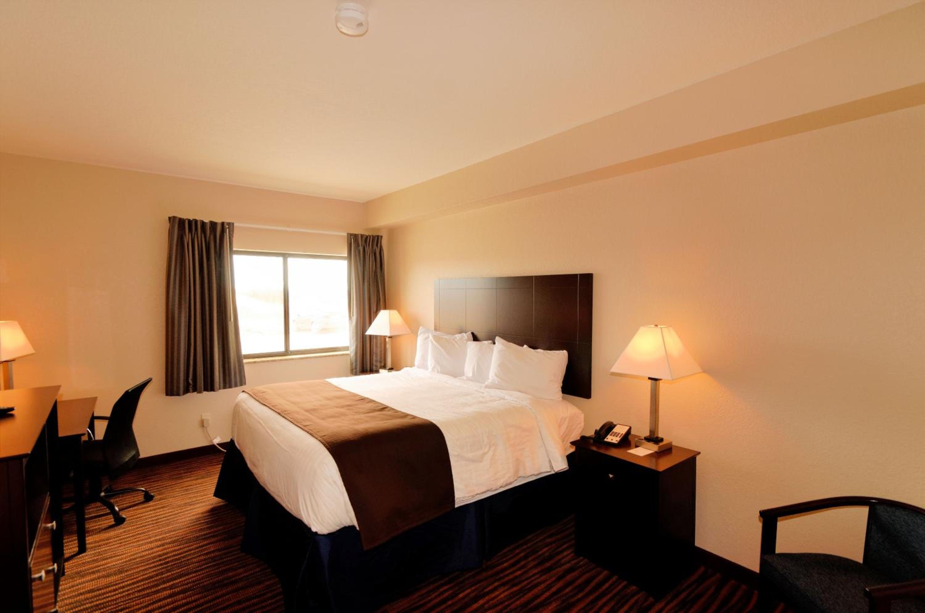 Cobblestone Inn & Suites - Denison | Oak Ridge