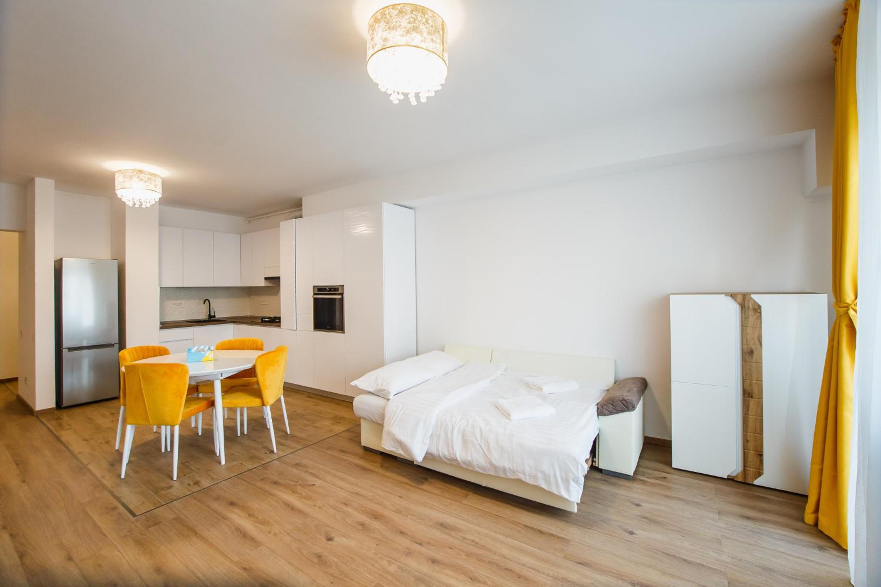 Spacious & Bright 2 bedroom Central Apartment view 2