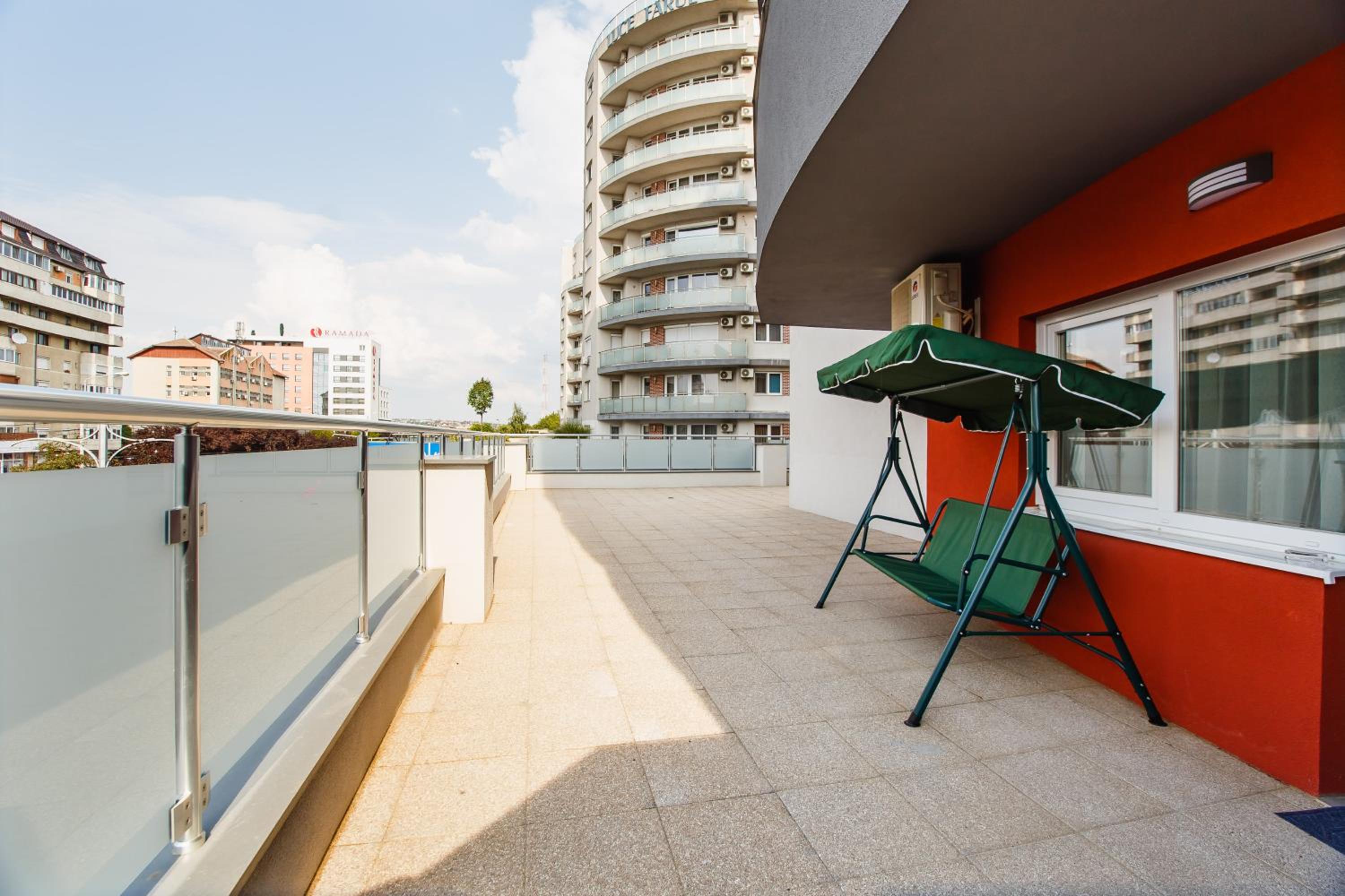 Spacious & Bright 2 bedroom Central Apartment view 4