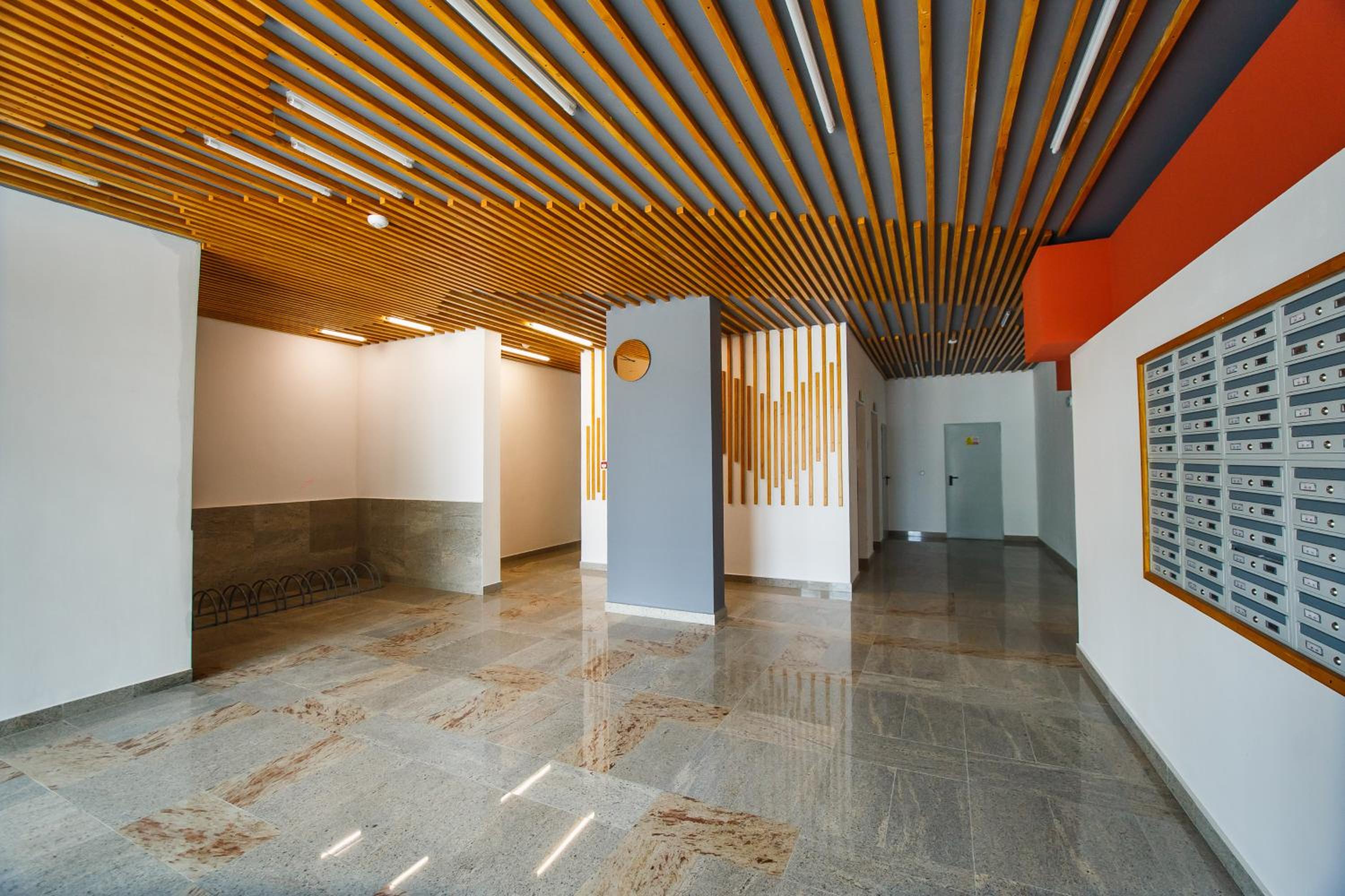 Spacious & Bright 2 bedroom Central Apartment view 5