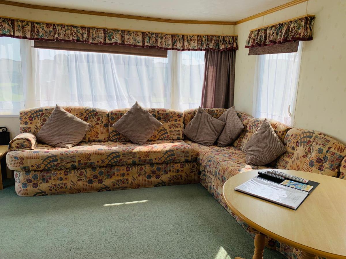 Golden Sands Caravan Hire Ingoldmells- FREE in caravan wifi- Access included to the on site club house, sports bar, arcade, coffee shop We have beach acces view 3