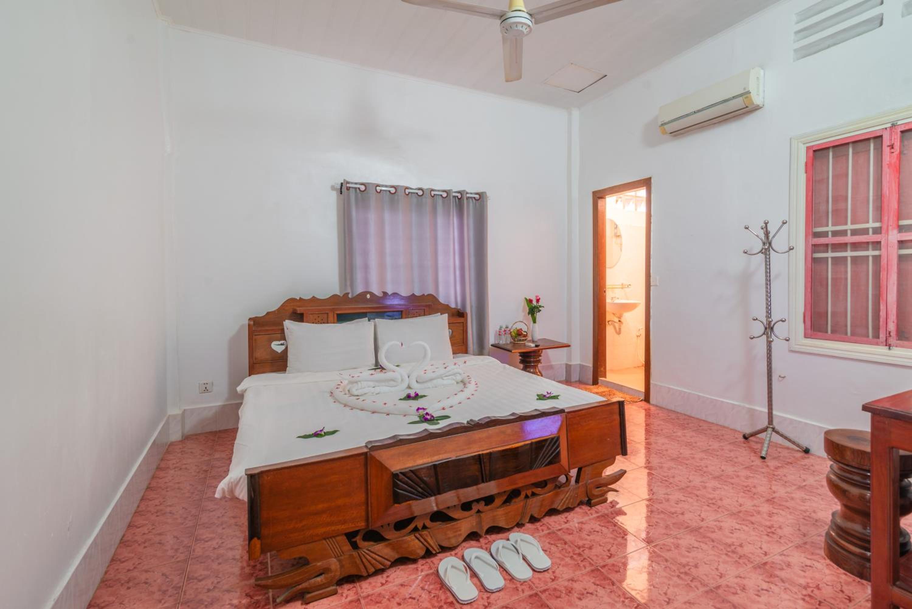 Five Rose Siem Reap Hostel