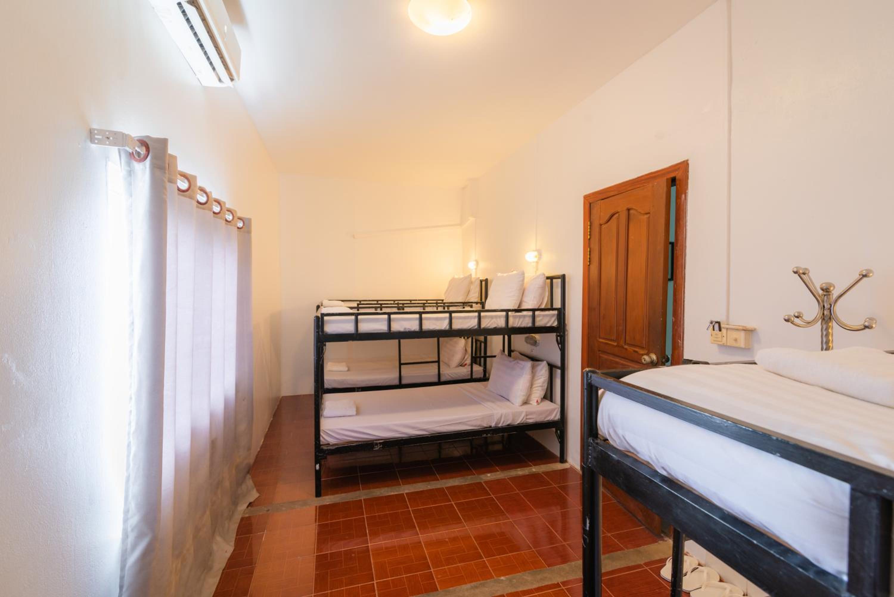 Five Rose Siem Reap Hostel