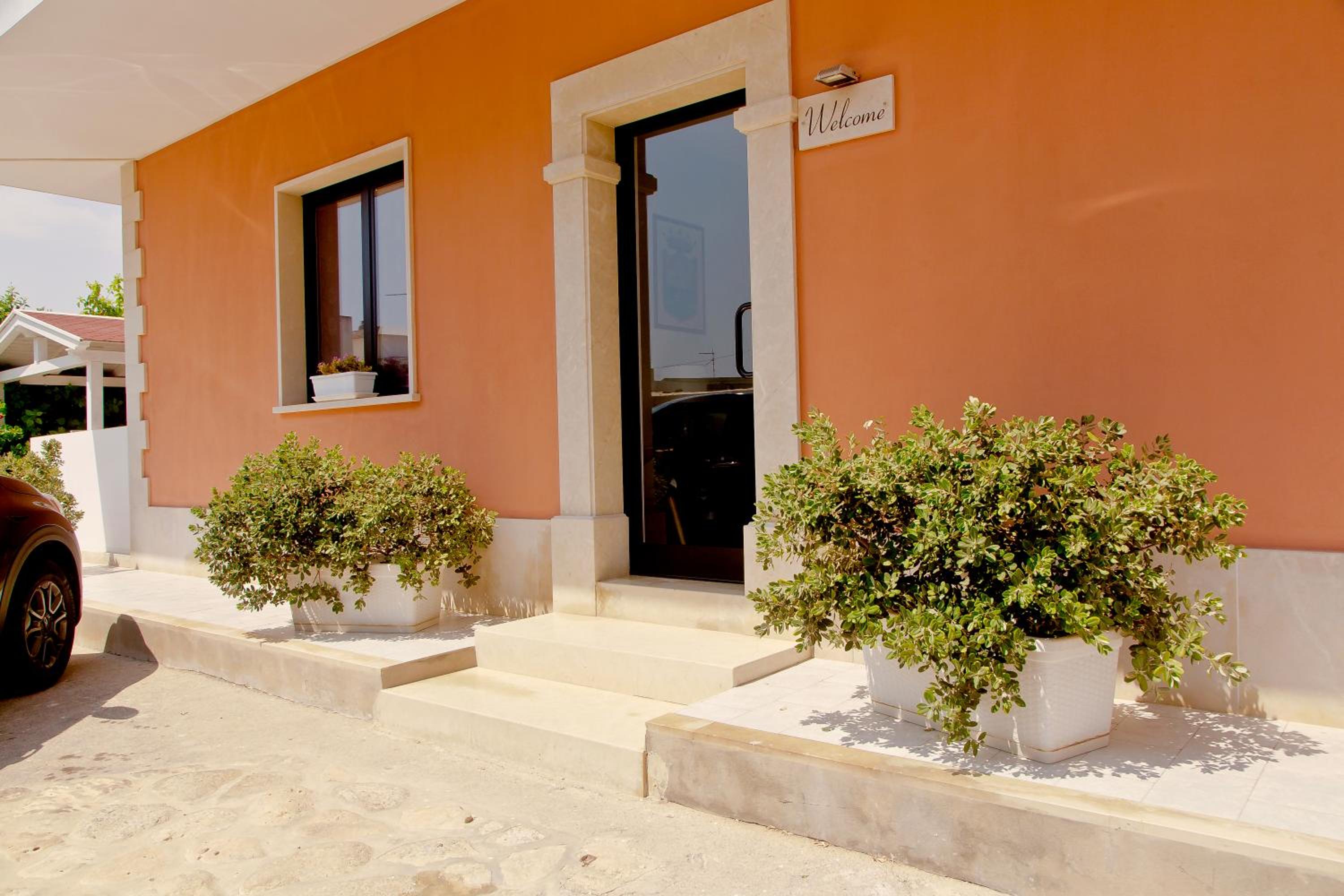 Hotel B&B Shining - Image 1