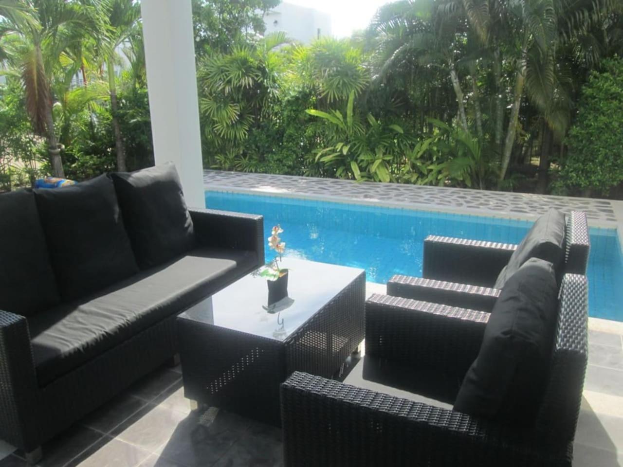 Mae Phim -Beachfront living in a villa with a private pool ! view 3