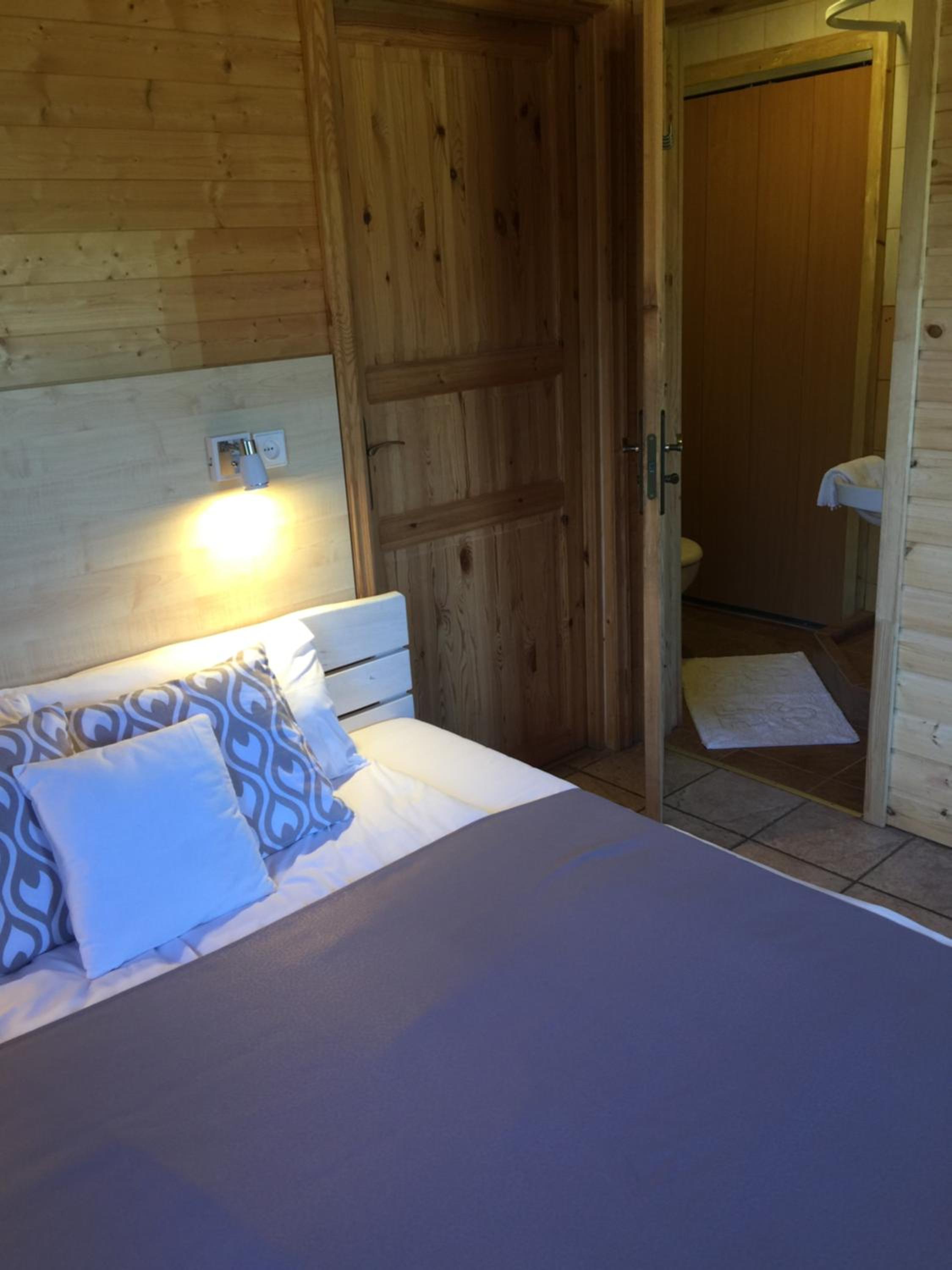 Economy rooms for 2-4 people view 5