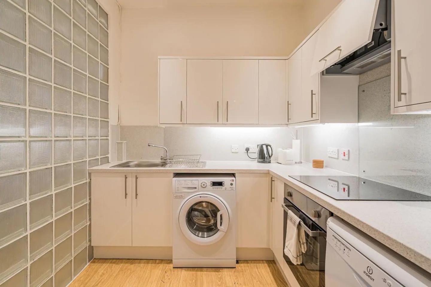2BR Grassmarket Apartment with Castle View view 5