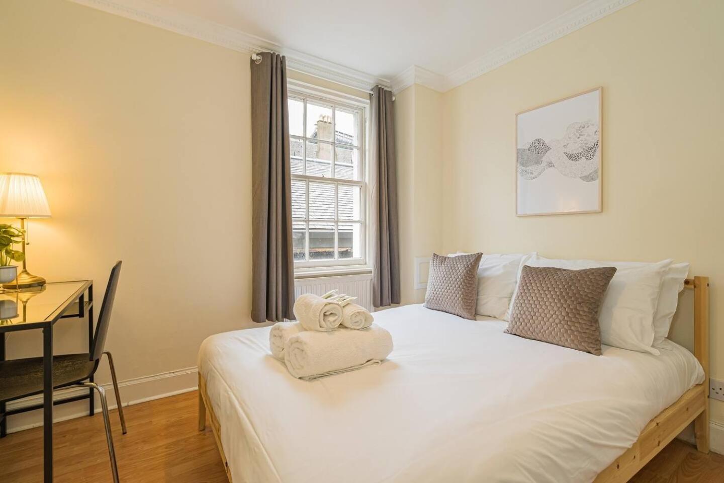 2BR Grassmarket Apartment with Castle View view 4