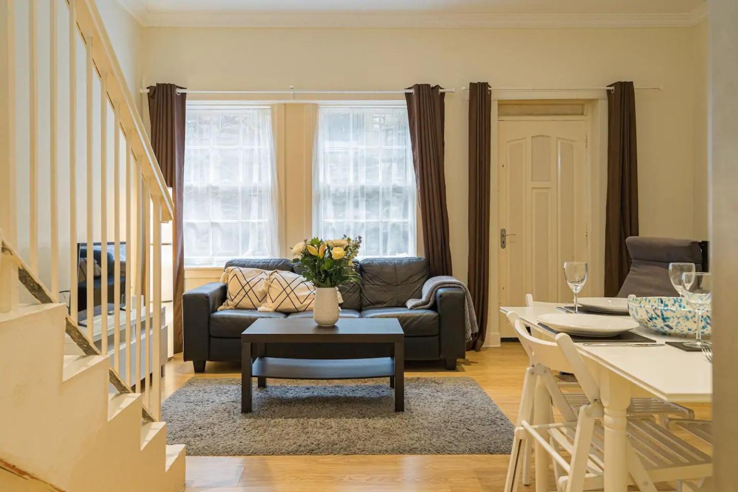2BR Grassmarket Apartment with Castle View view 2