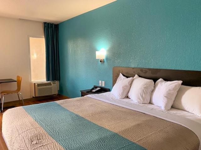 Lexington Vacations - Motel 6-Lexington, KY - Airport - Property Image 16