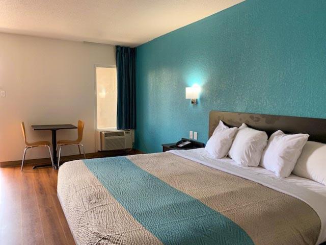 Lexington Vacations - Motel 6-Lexington, KY - Airport - Property Image 17