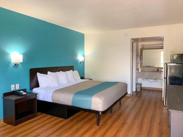 Lexington Vacations - Motel 6-Lexington, KY - Airport - Property Image 20