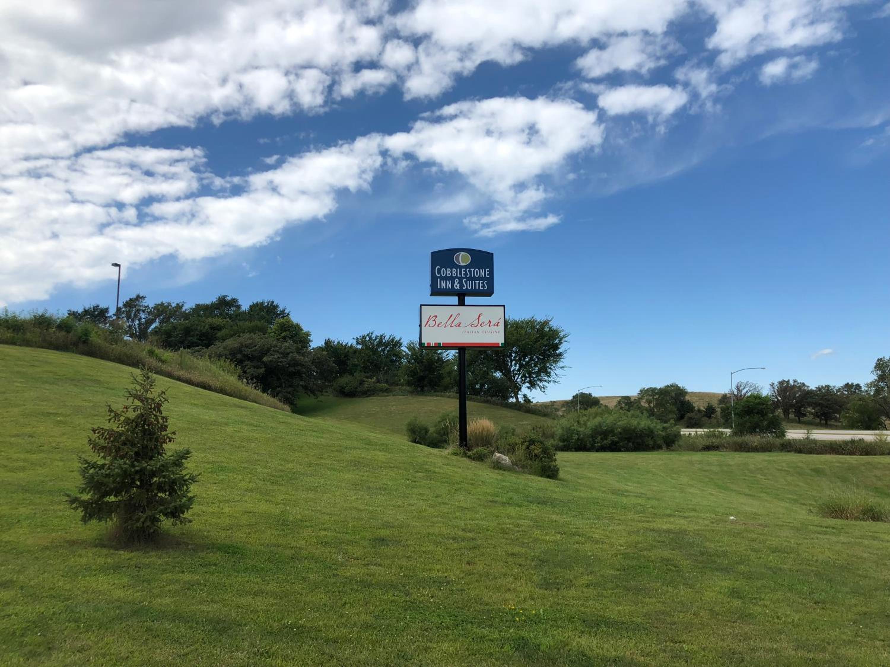 Cobblestone Inn & Suites - Denison | Oak Ridge